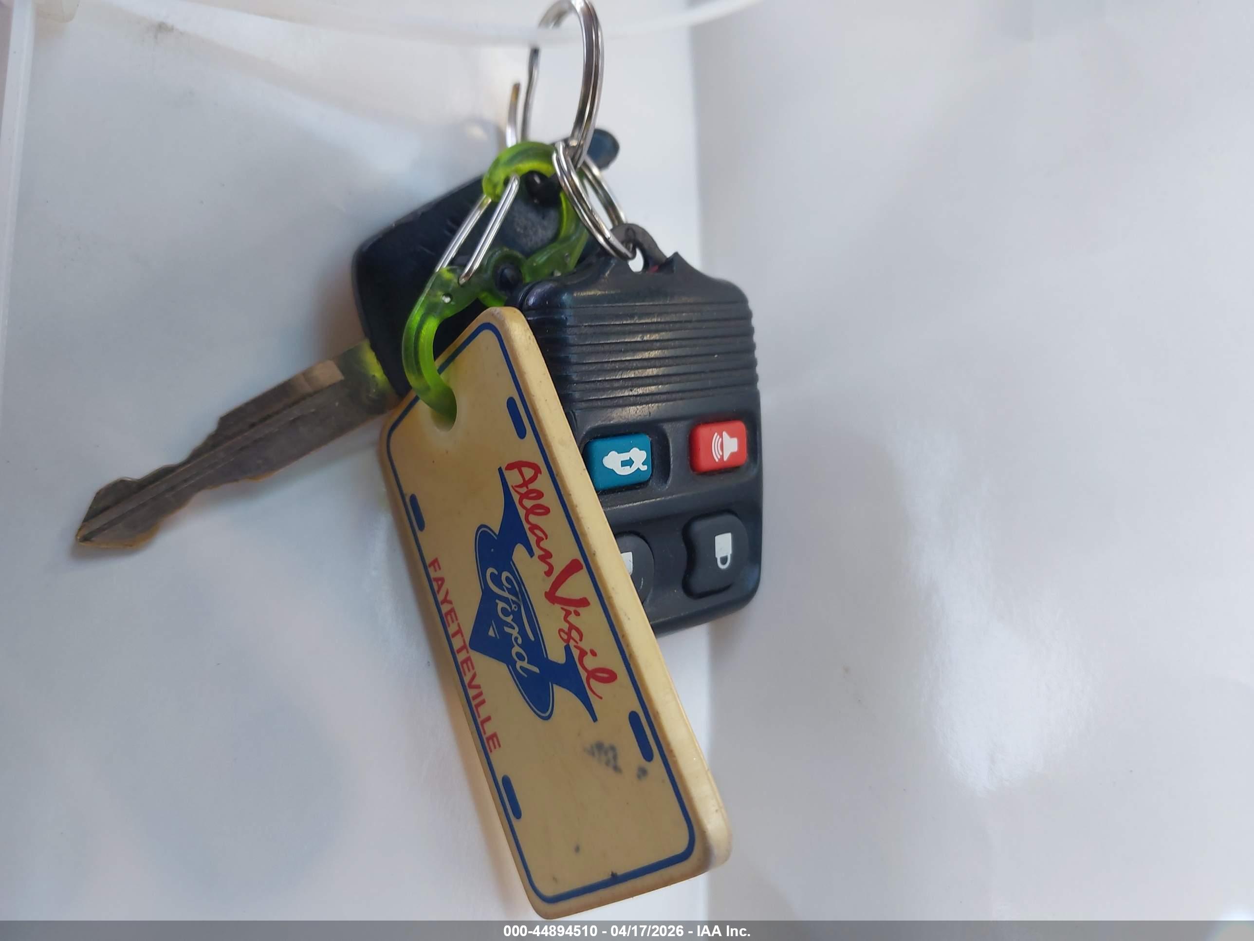 LINCOLN TOWN image 11