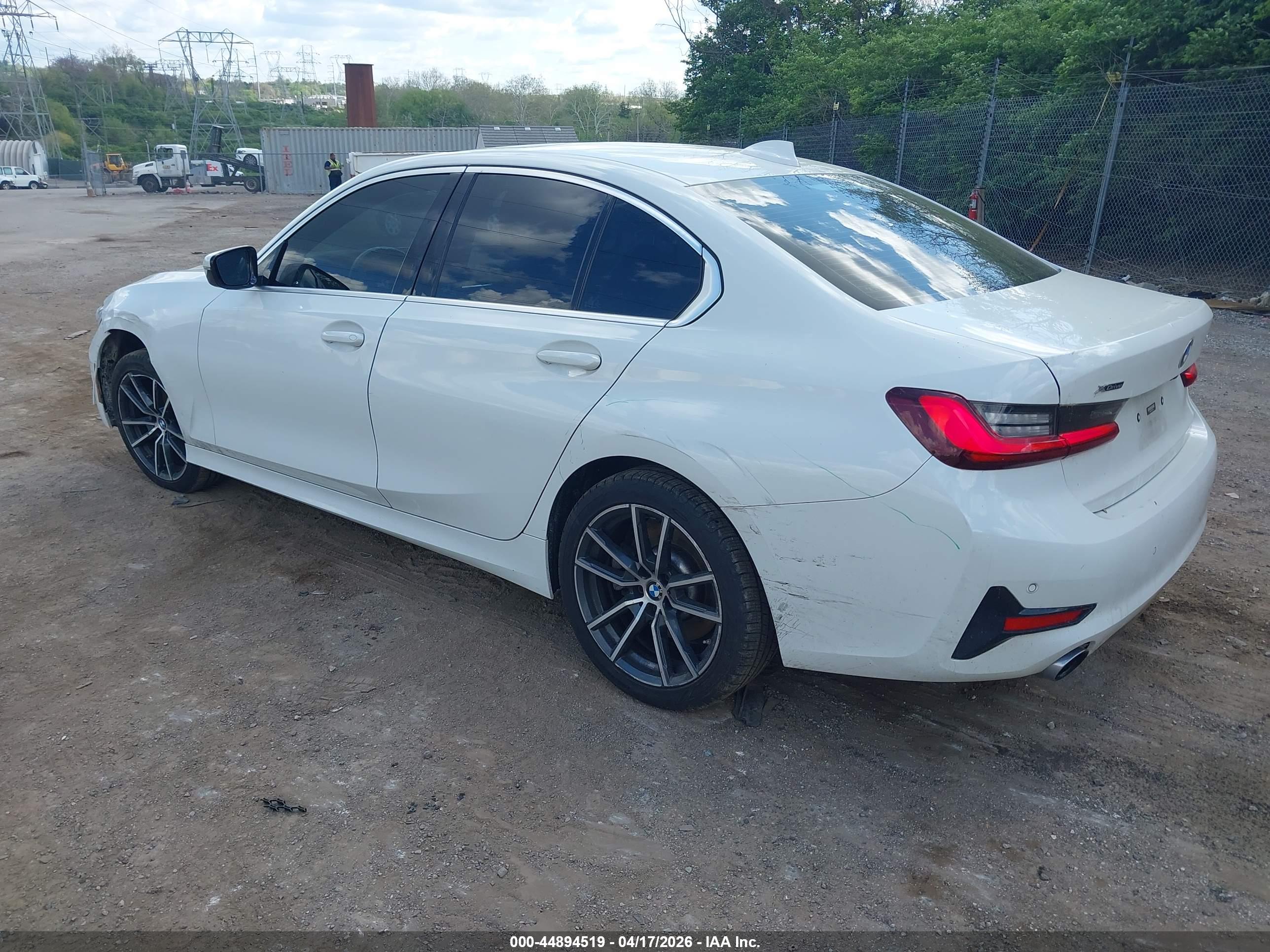 BMW 330I image 3