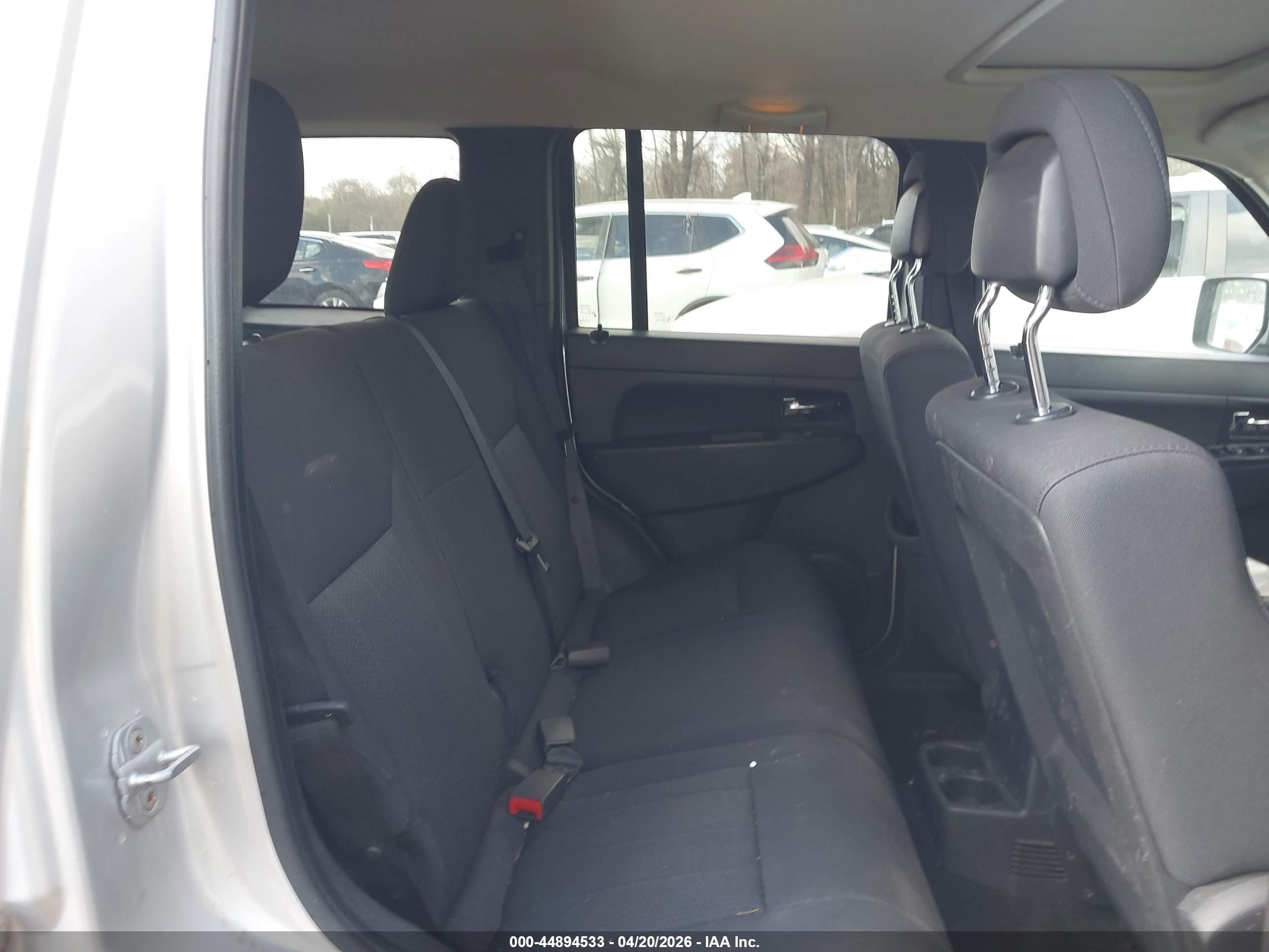 JEEP LIBERTY image 8