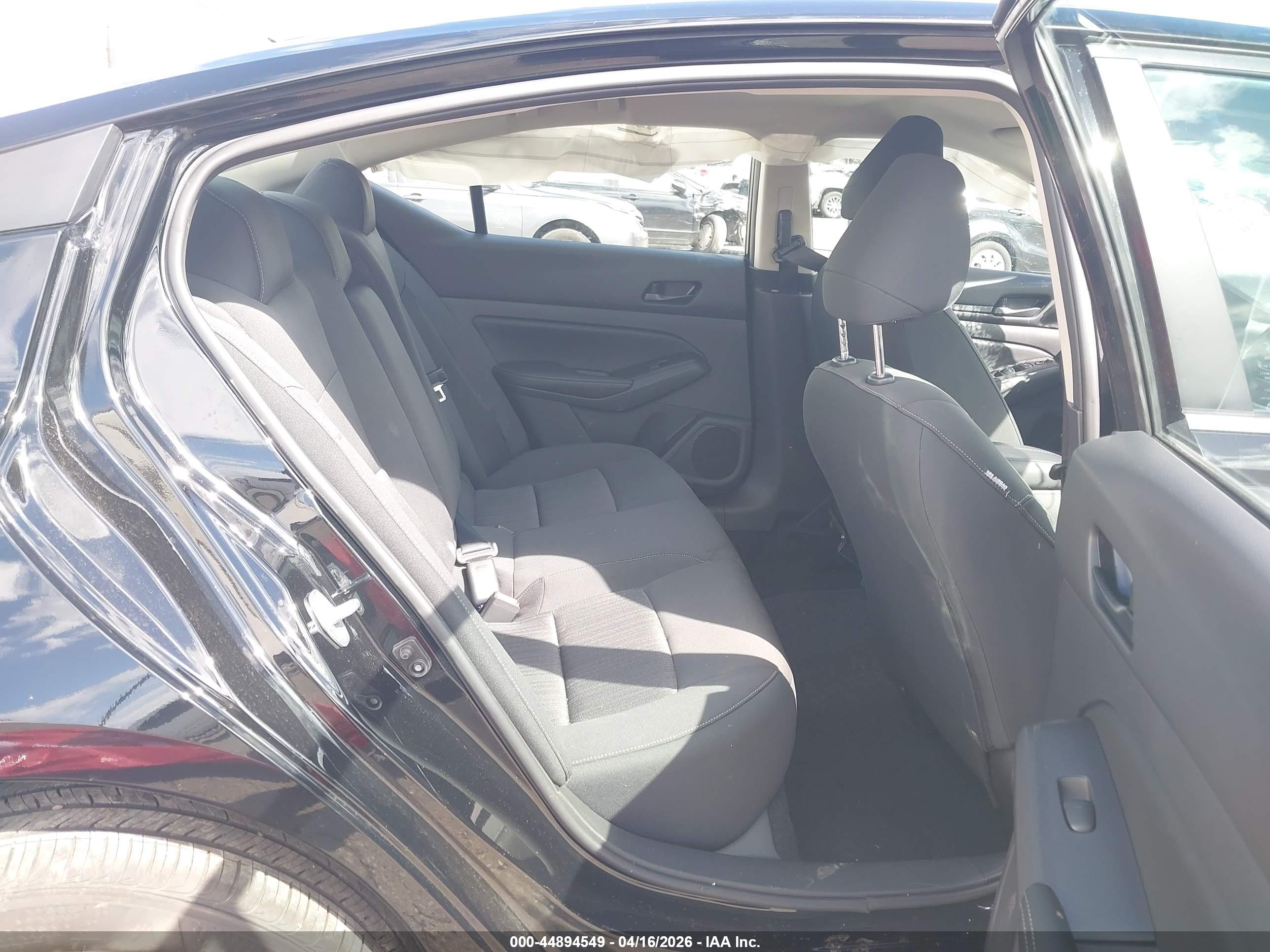 NISSAN ALTIMA image 8