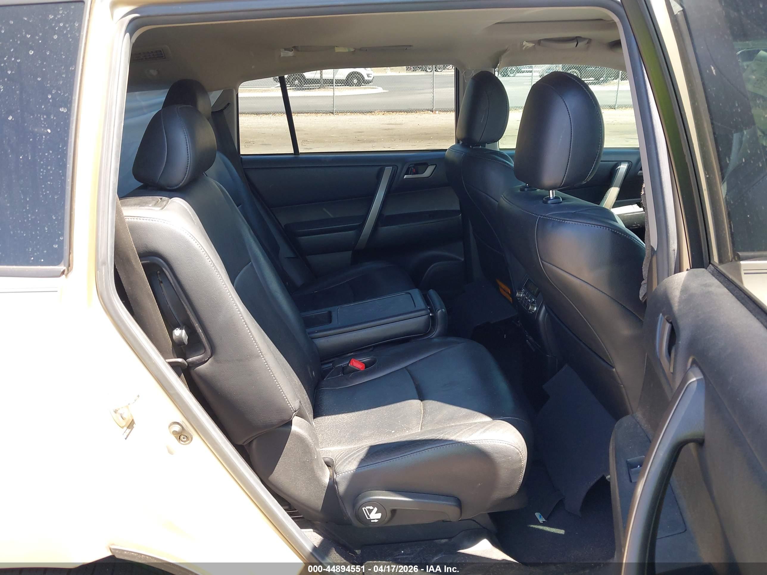 TOYOTA HIGHLANDER image 8