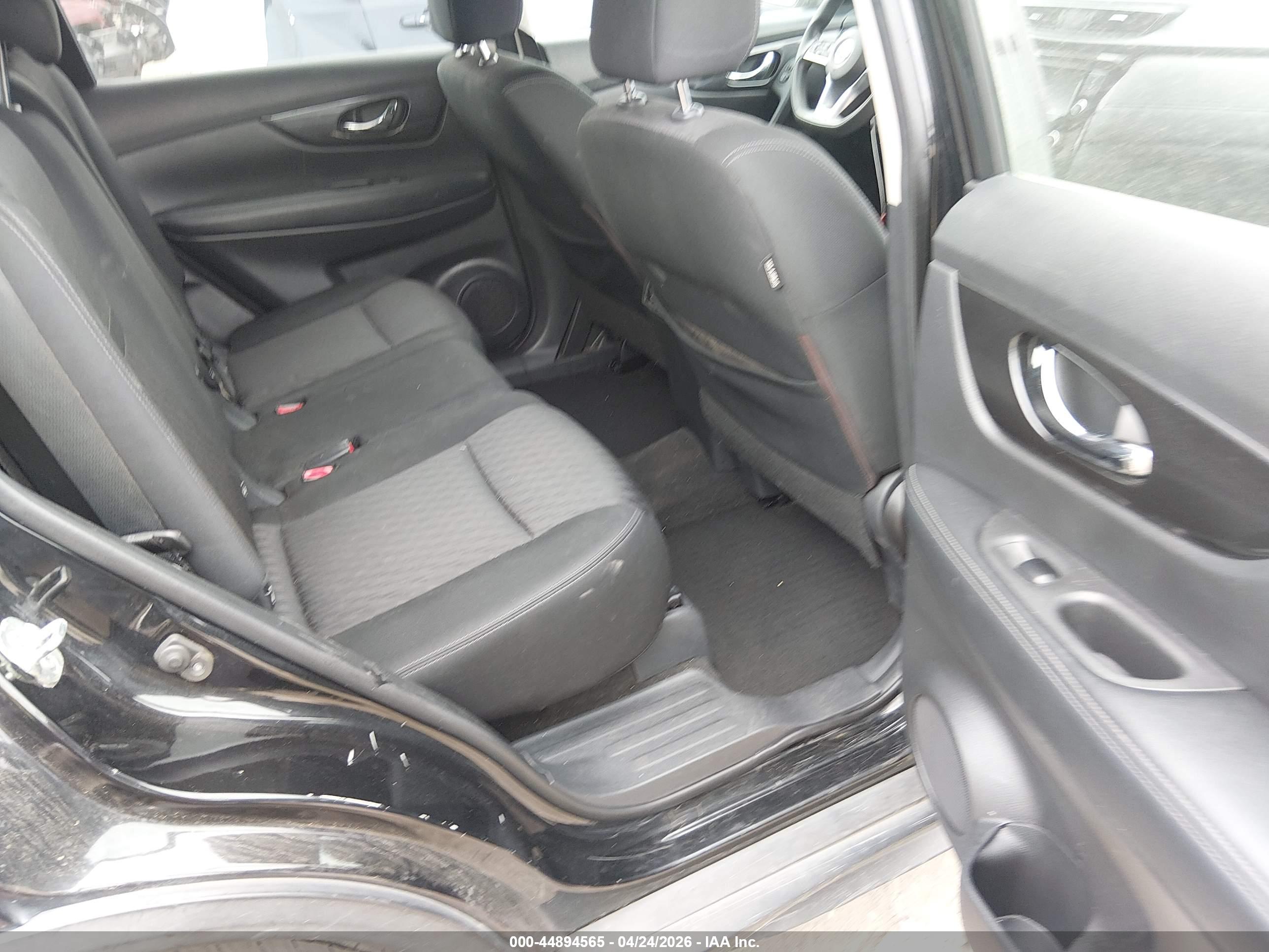 NISSAN ROGUE image 8