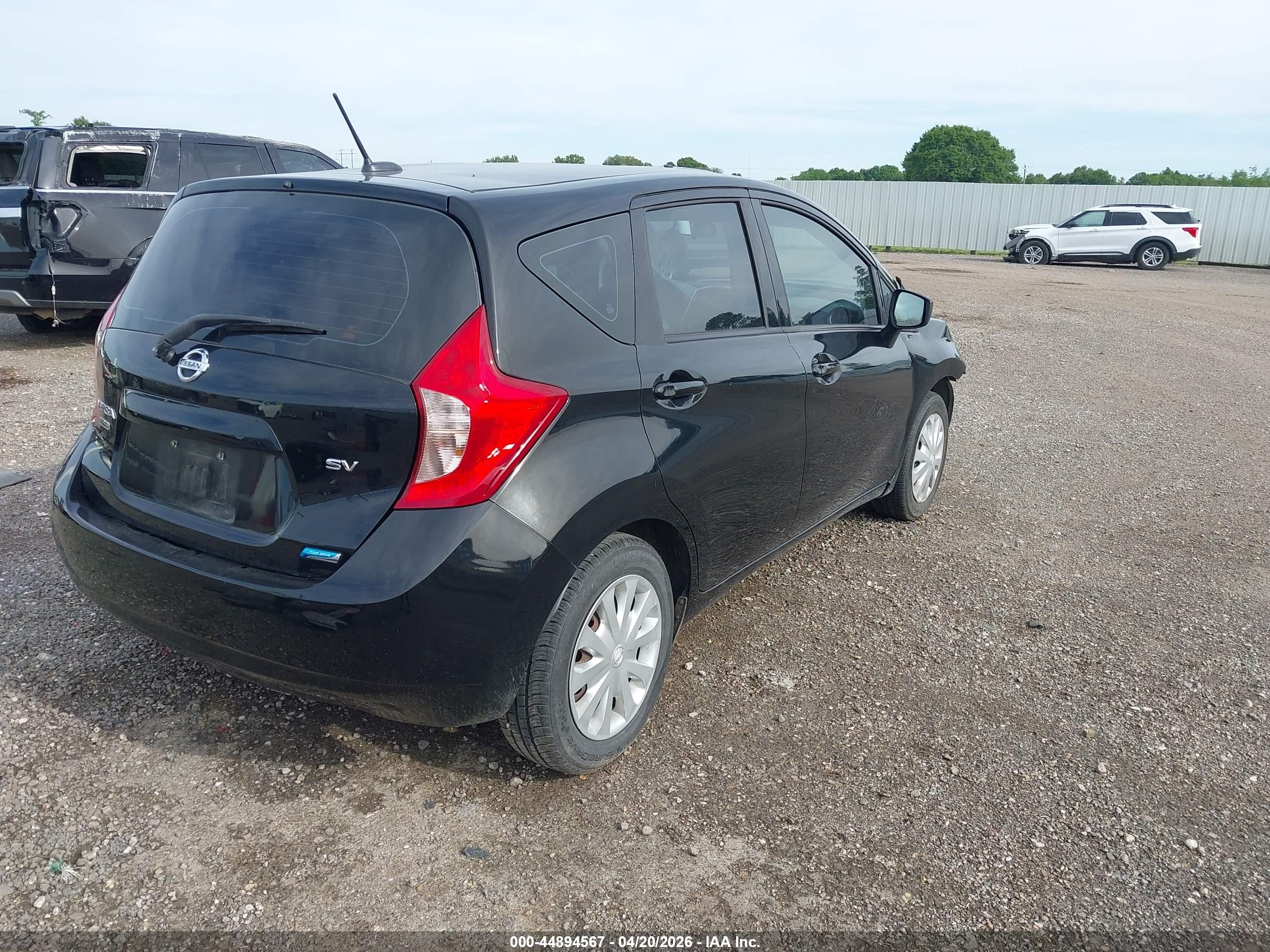 NISSAN VERSA image 4