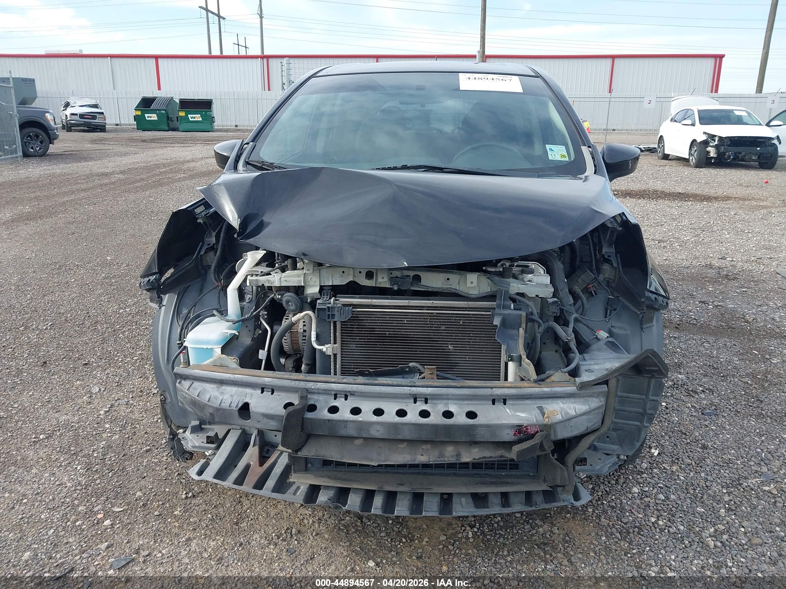 NISSAN VERSA image 6