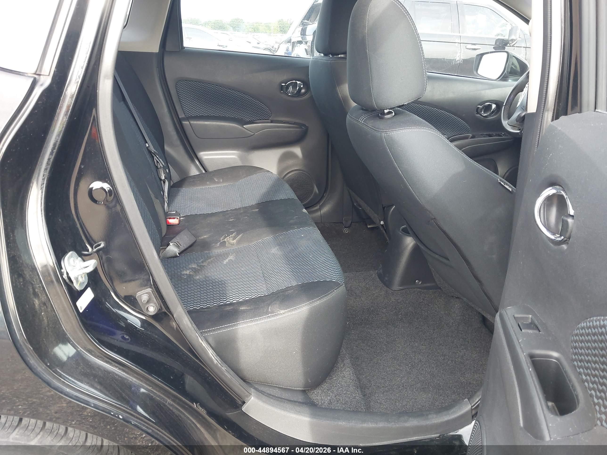 NISSAN VERSA image 8