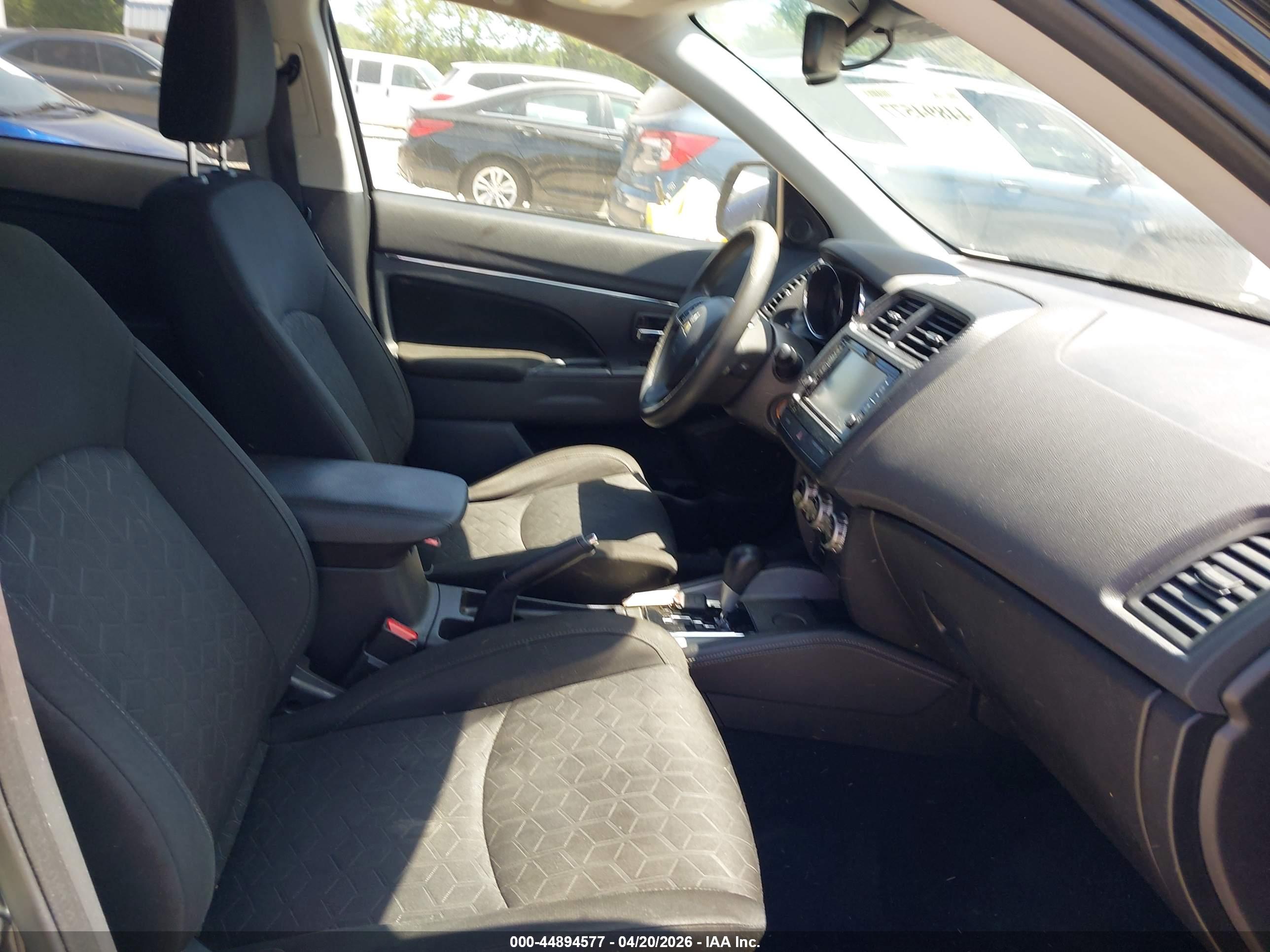 MITSUBISHI OUTLANDER image 5