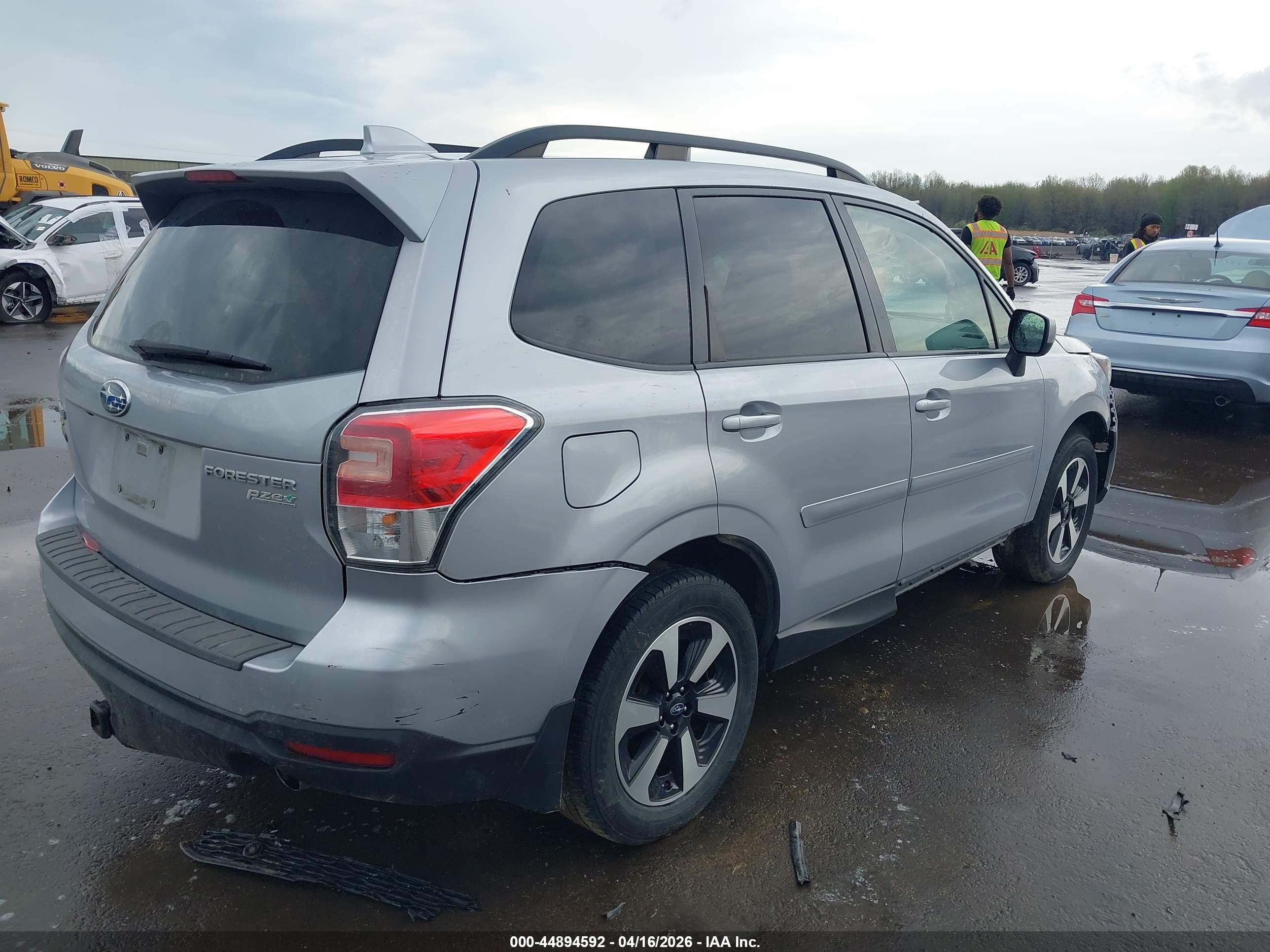 SUBARU FORESTER image 4