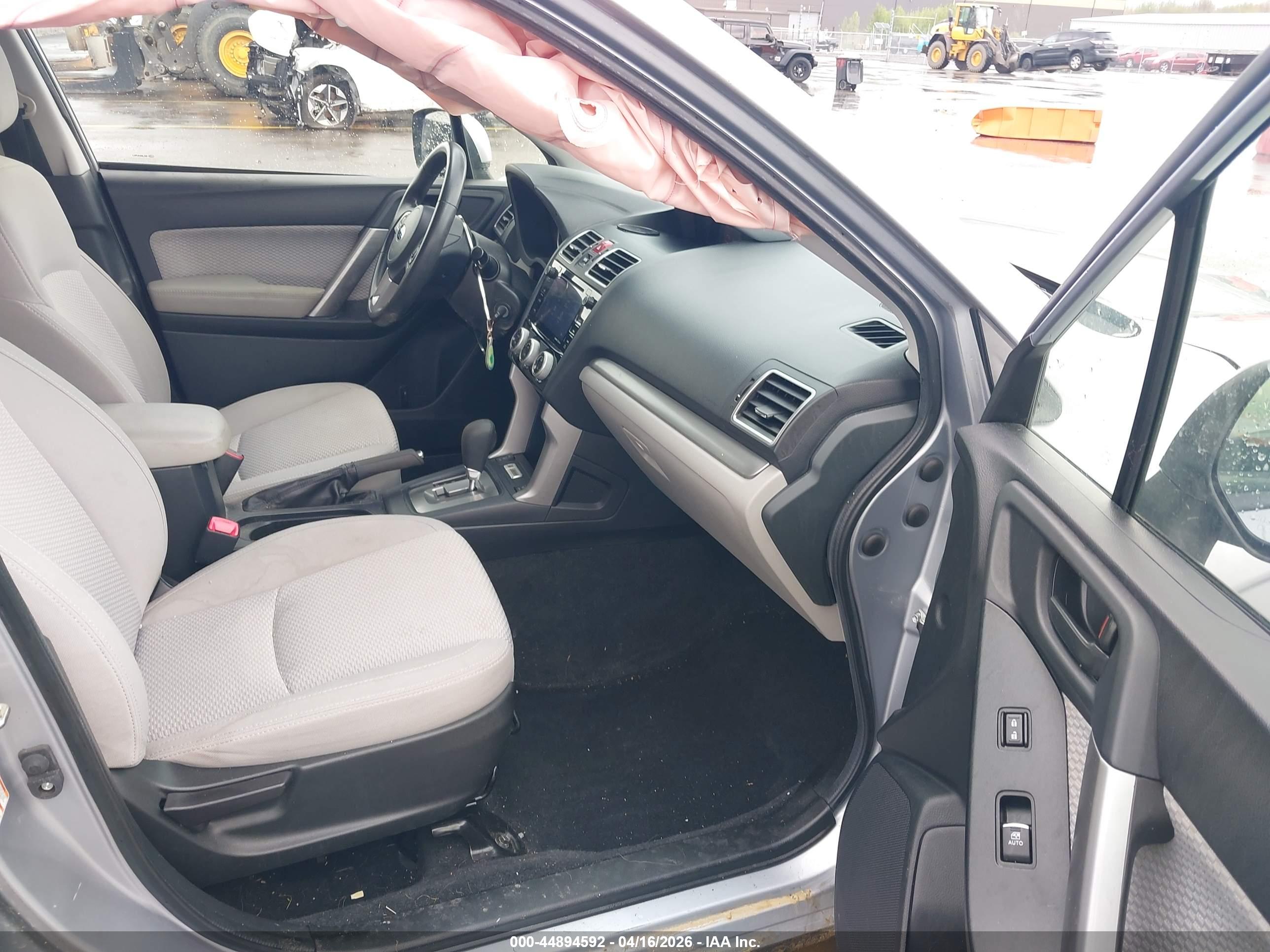 SUBARU FORESTER image 5