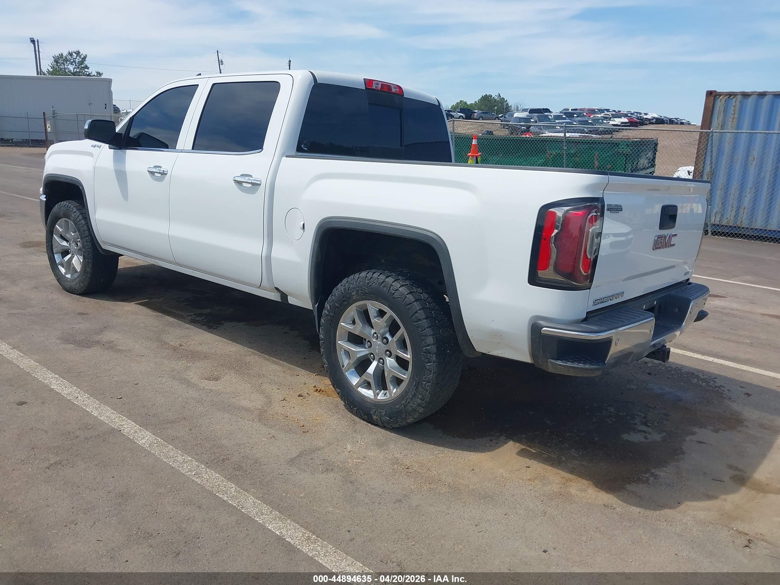 GMC SIERRA image 3