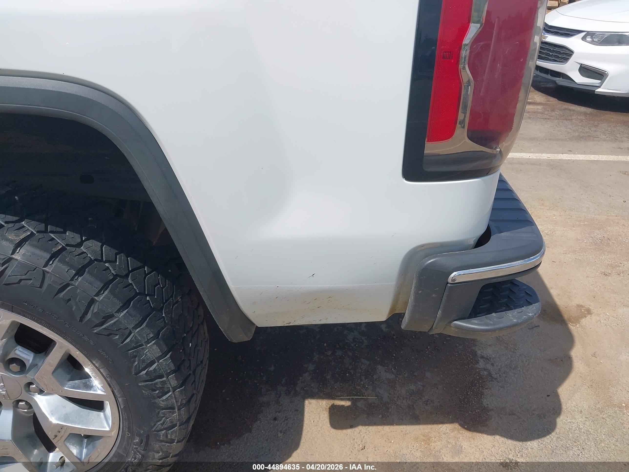 GMC SIERRA image 6