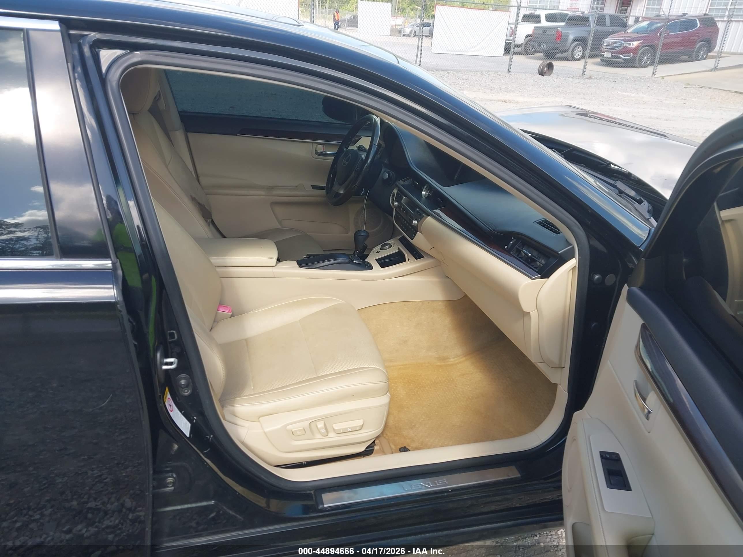 LEXUS ES image 5