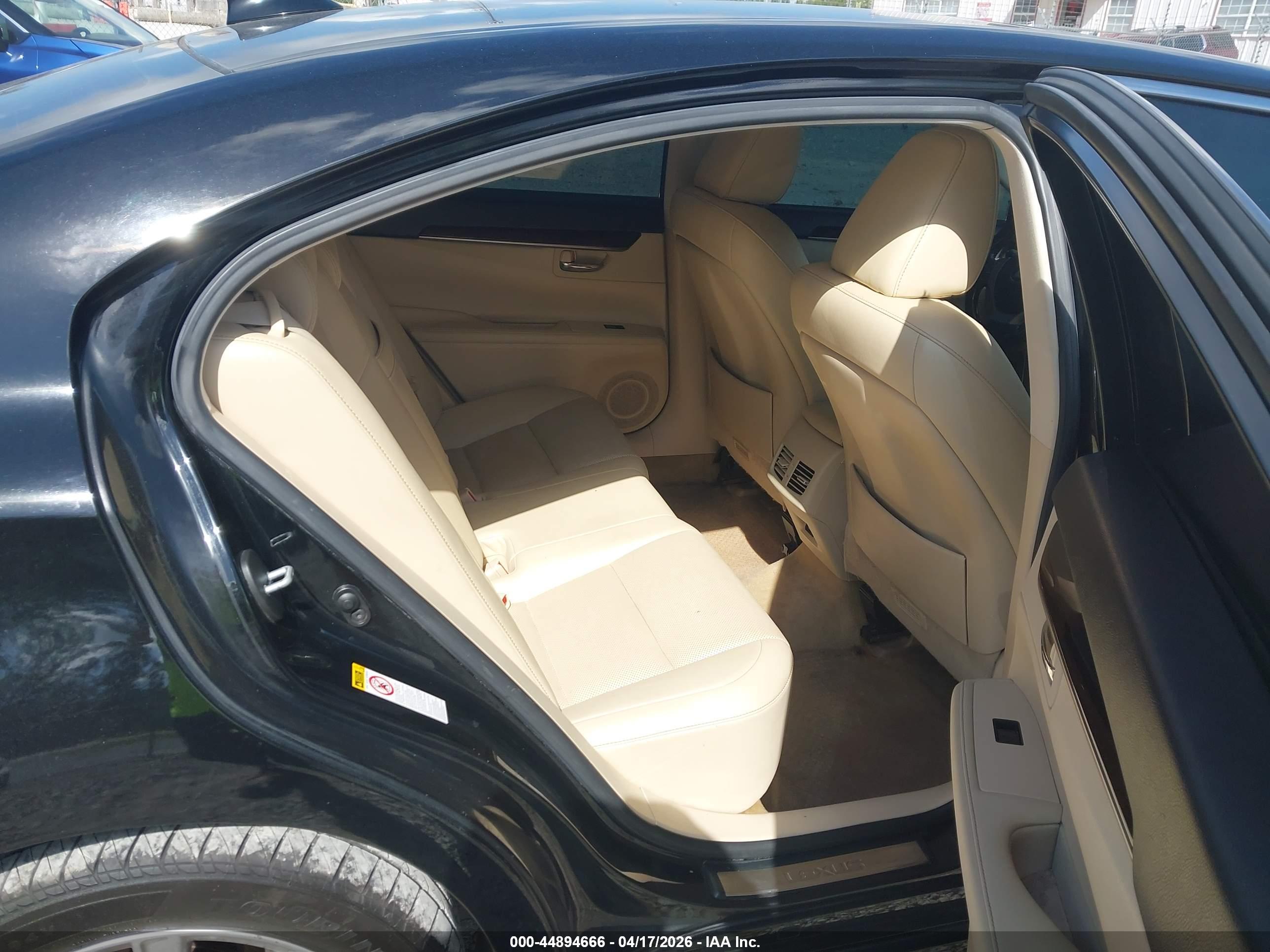 LEXUS ES image 8