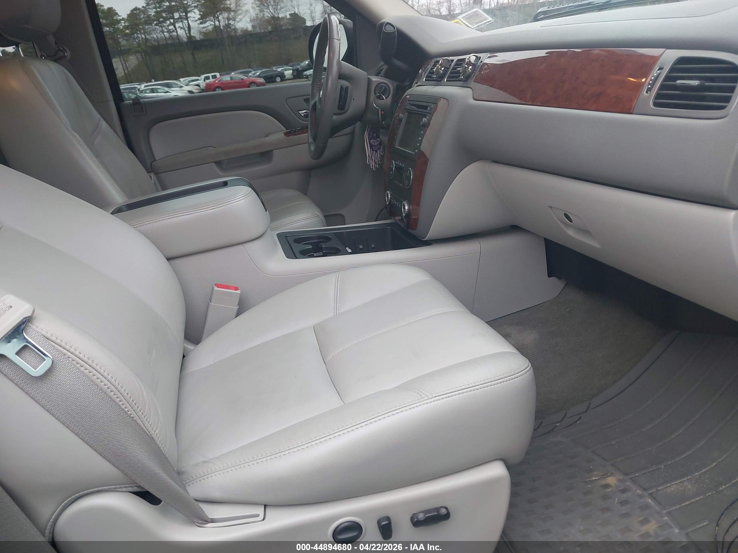 CHEVROLET SILVERADO image 5