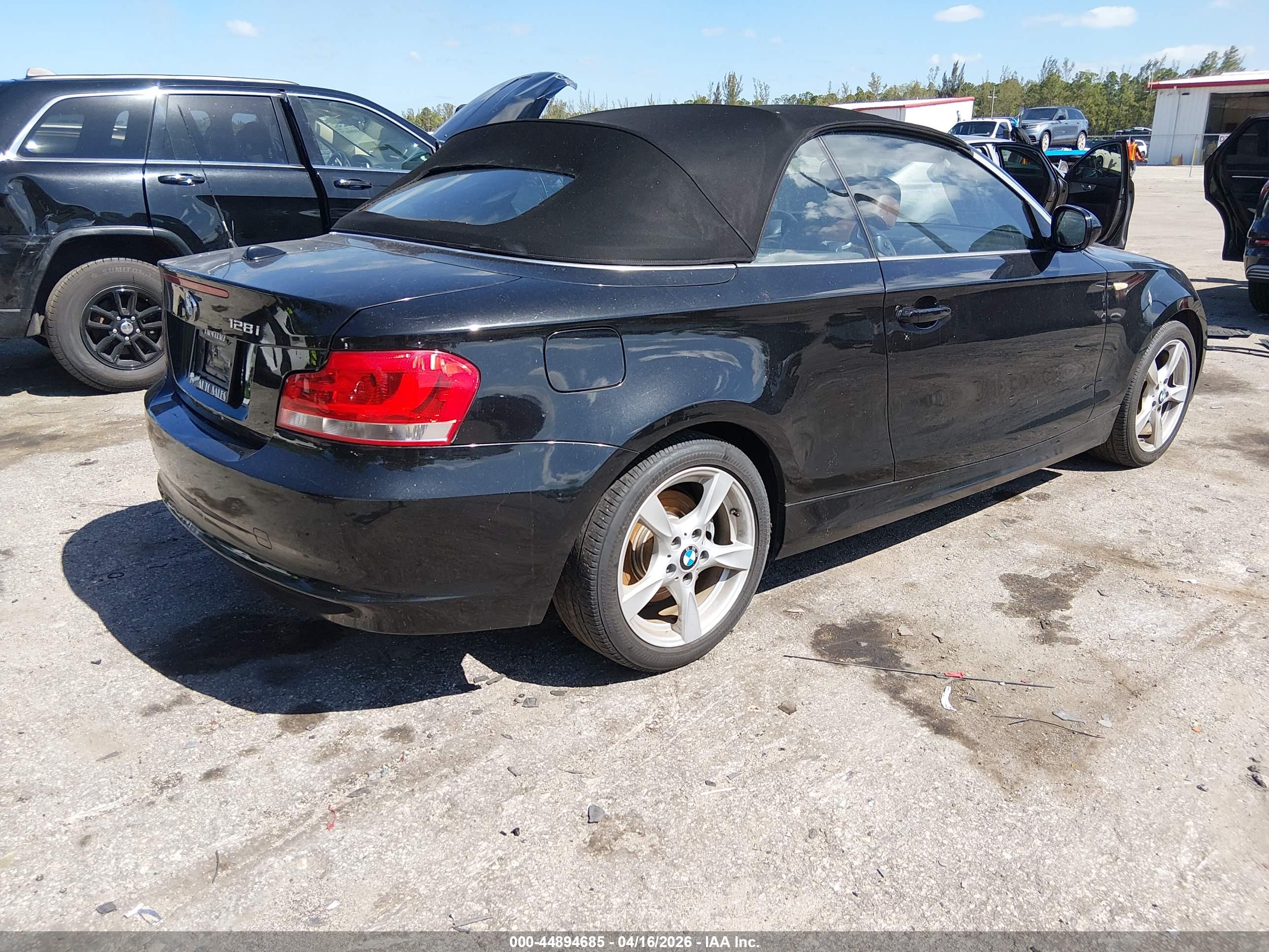 BMW 128I image 4