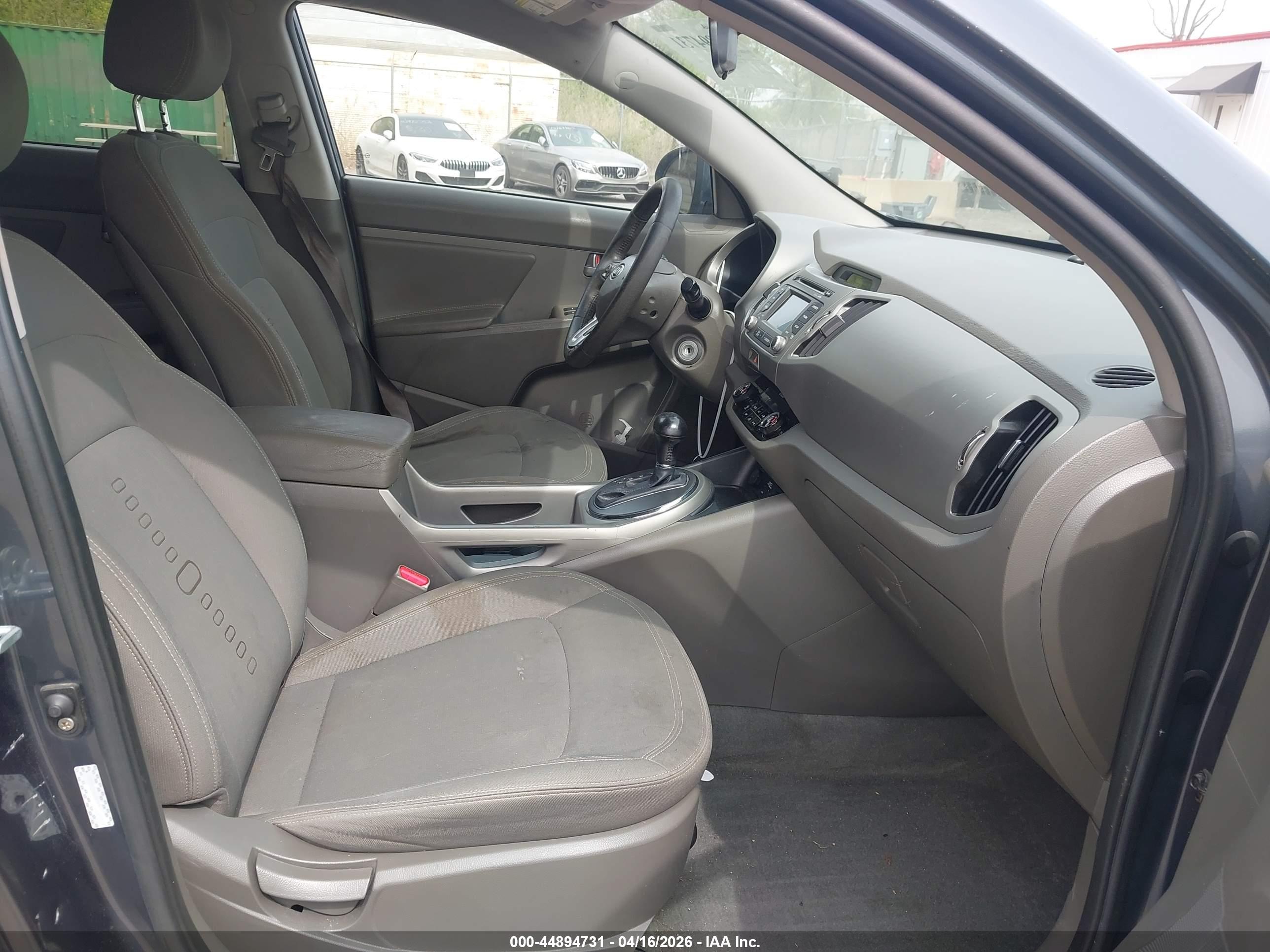 KIA SPORTAGE image 5