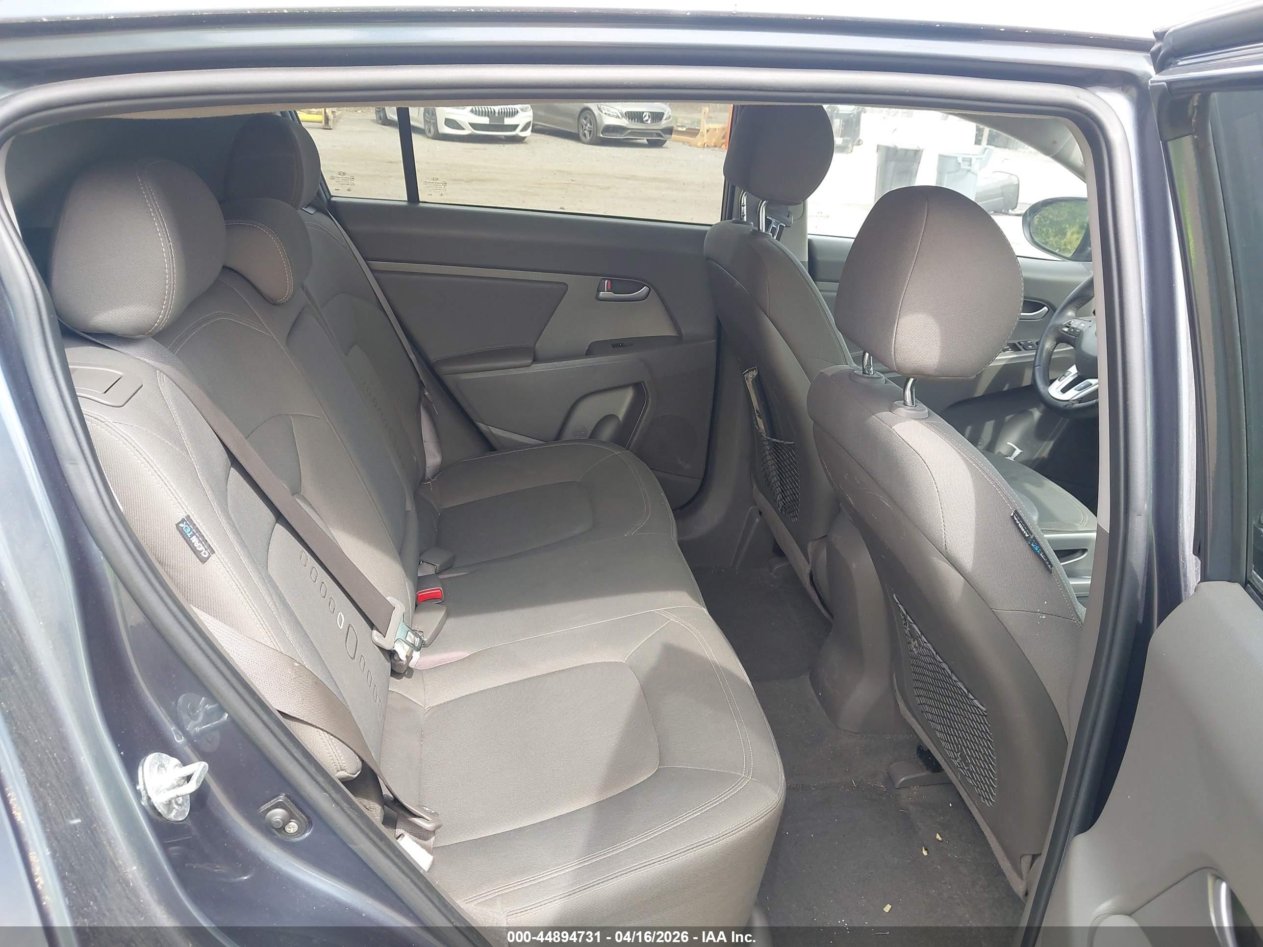KIA SPORTAGE image 8