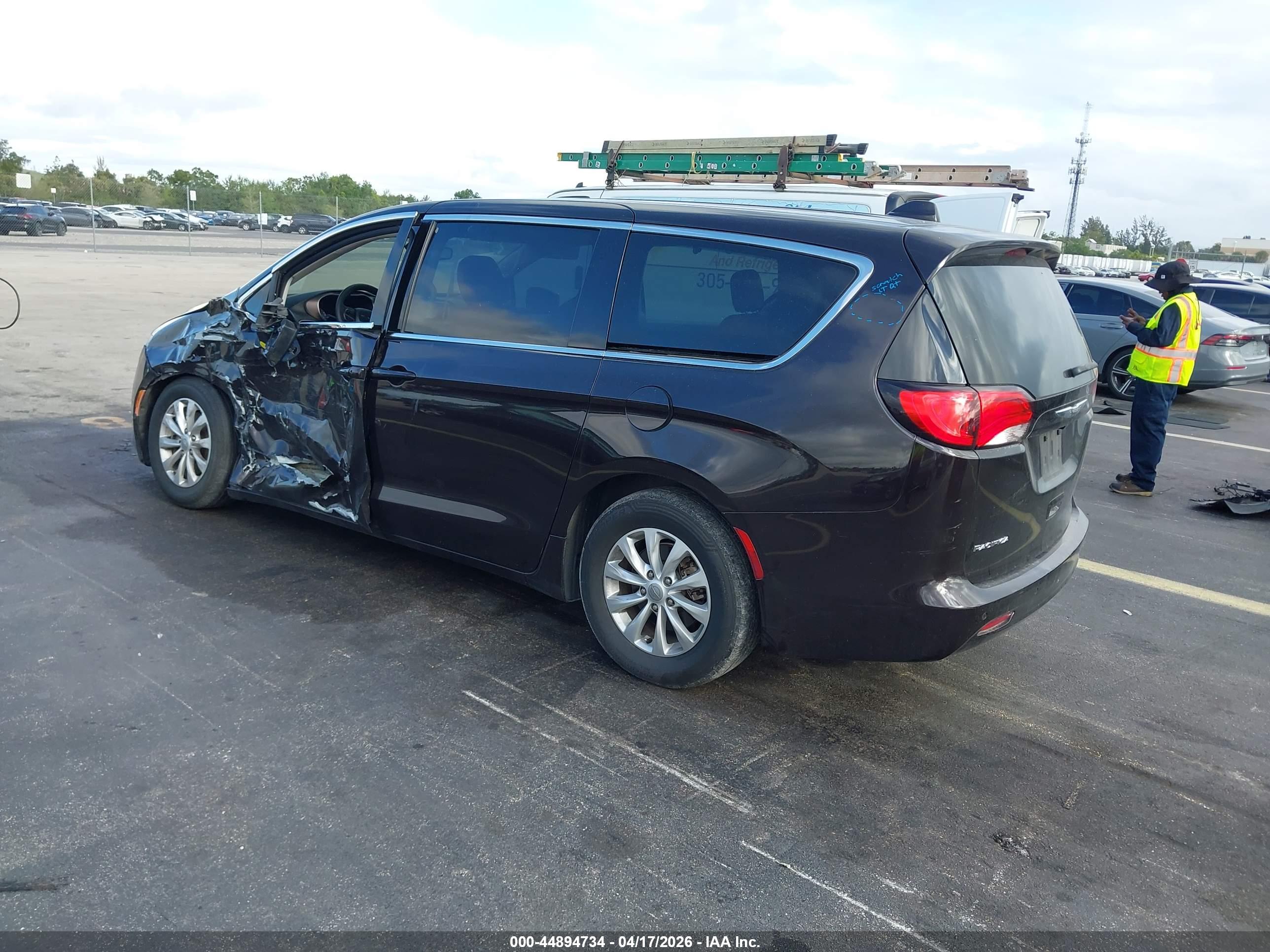 CHRYSLER PACIFICA image 3