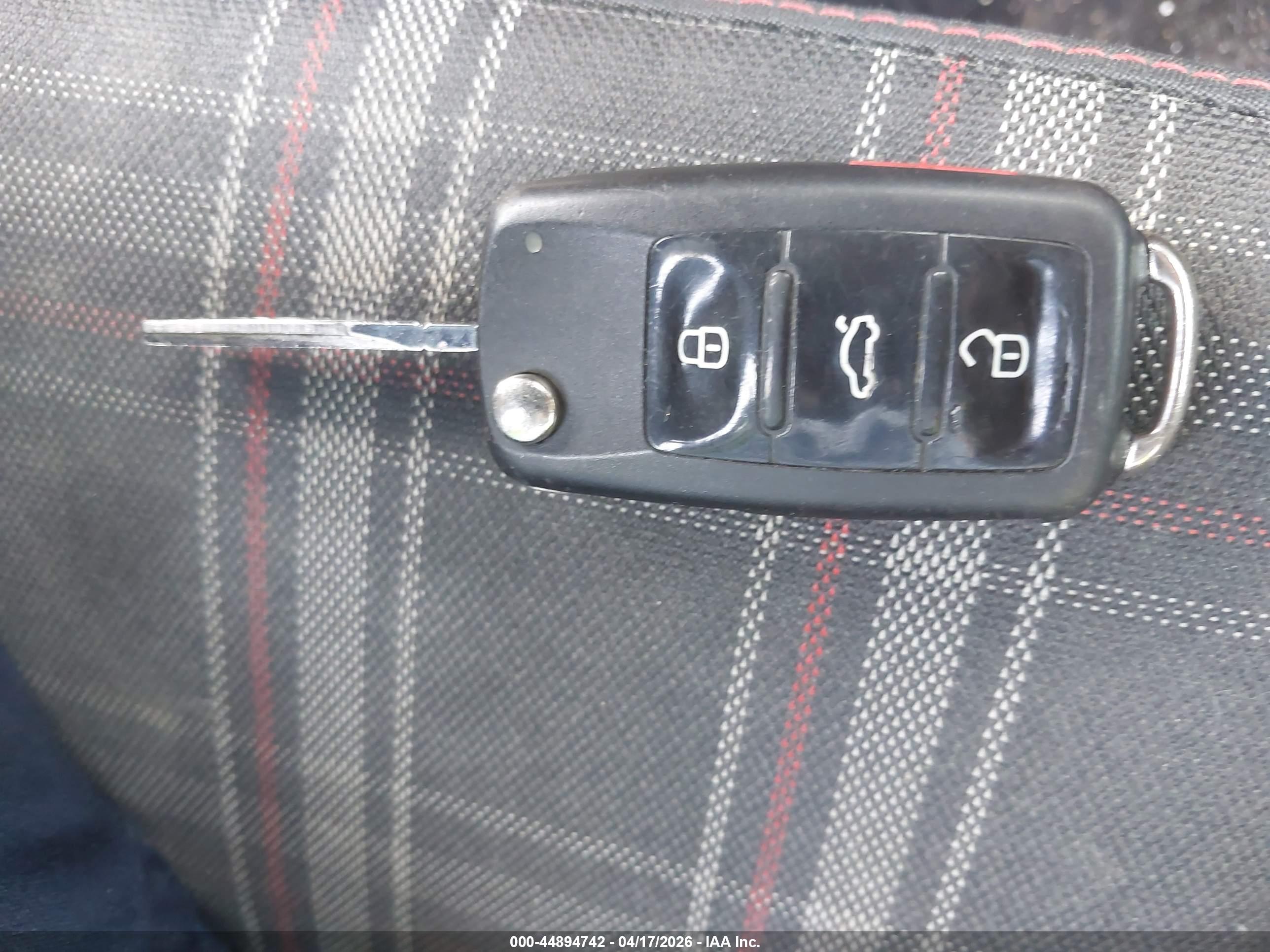 VOLKSWAGEN GTI image 11