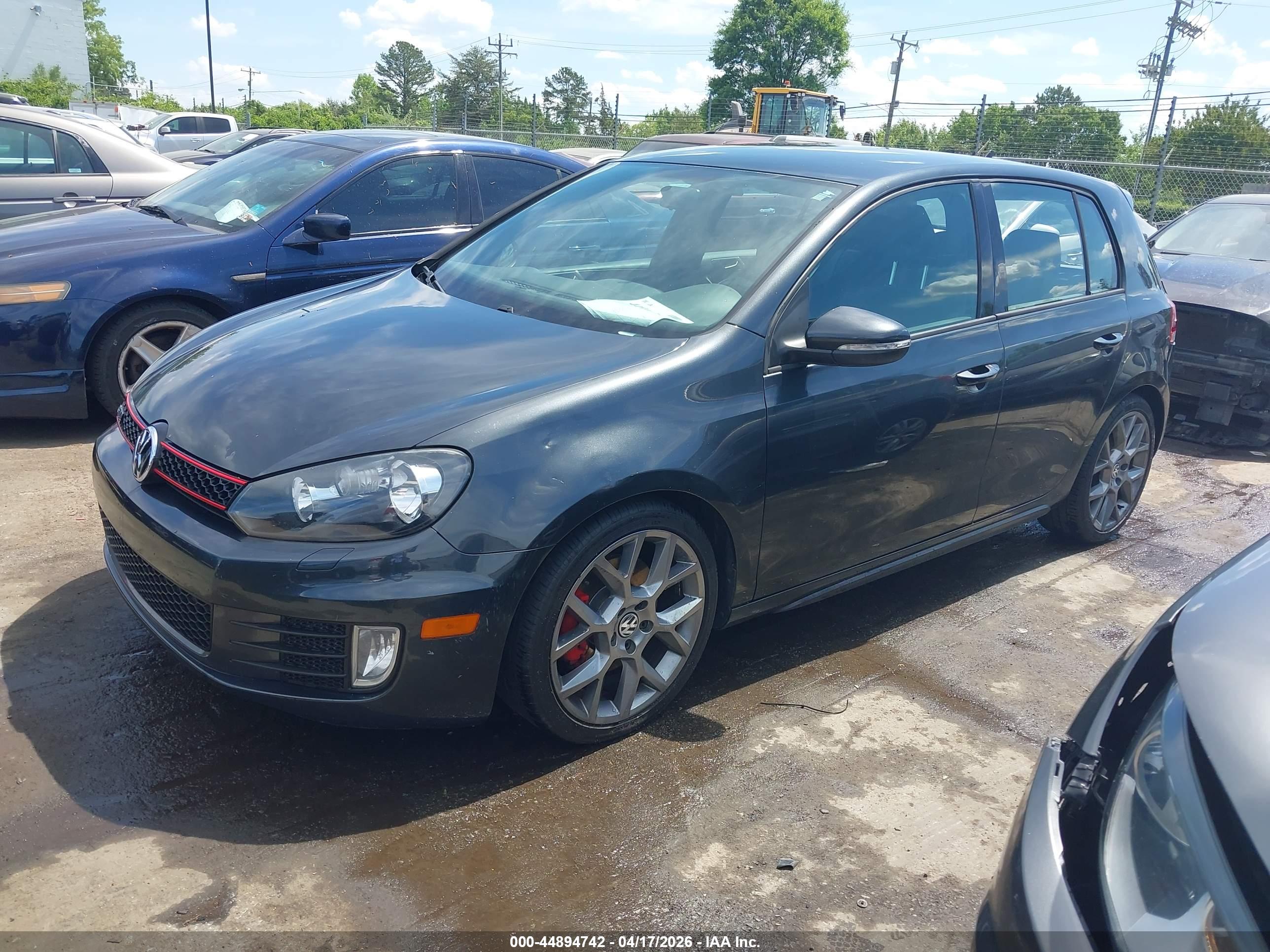 VOLKSWAGEN GTI image 2