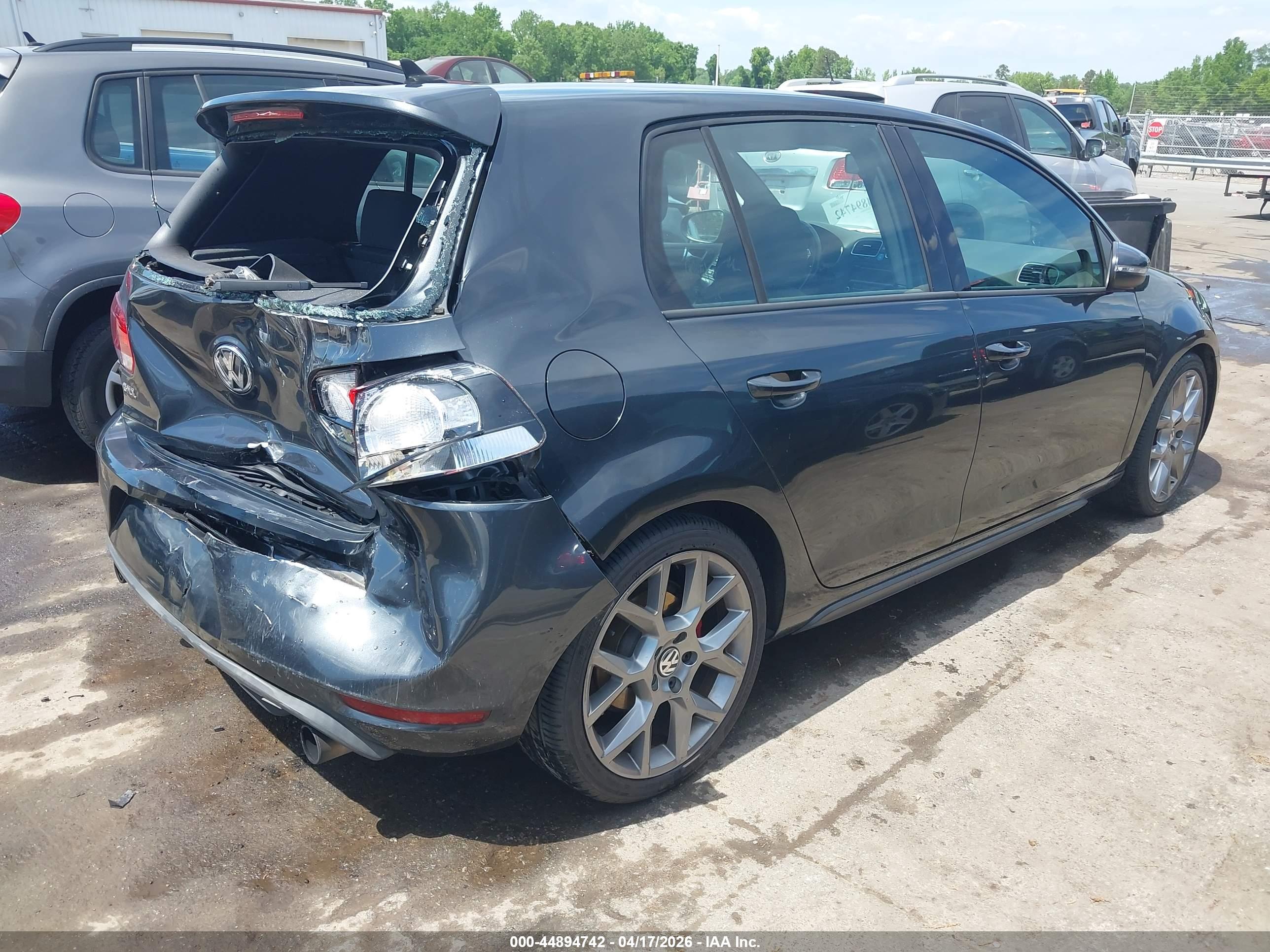 VOLKSWAGEN GTI image 4