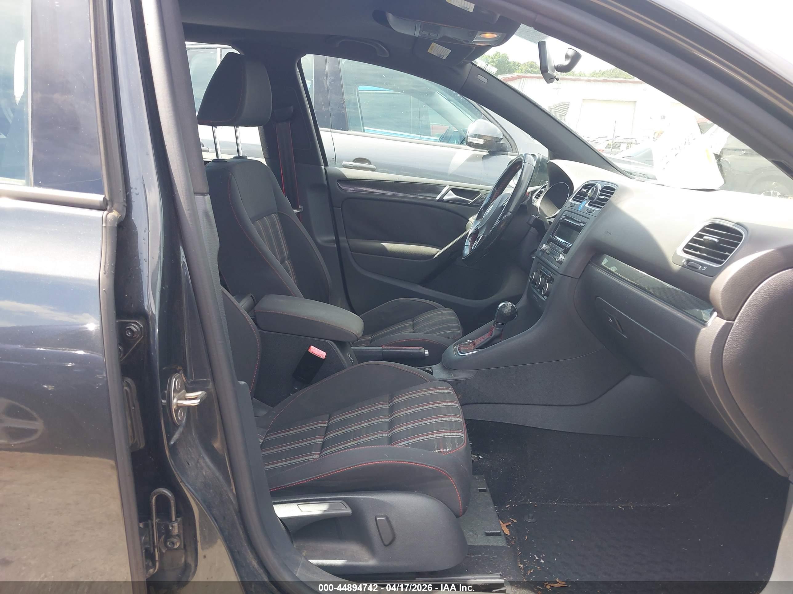 VOLKSWAGEN GTI image 5