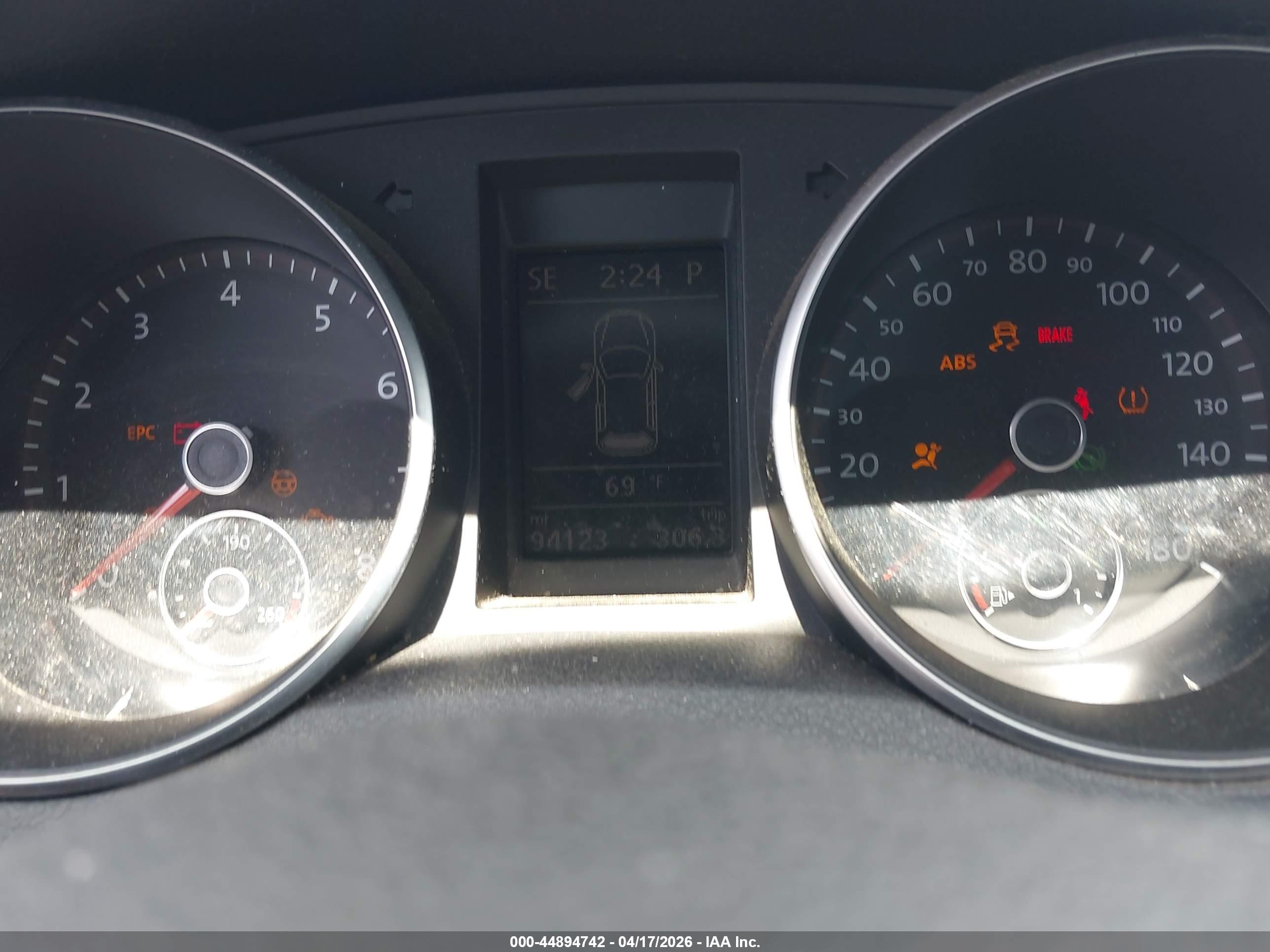 VOLKSWAGEN GTI image 7