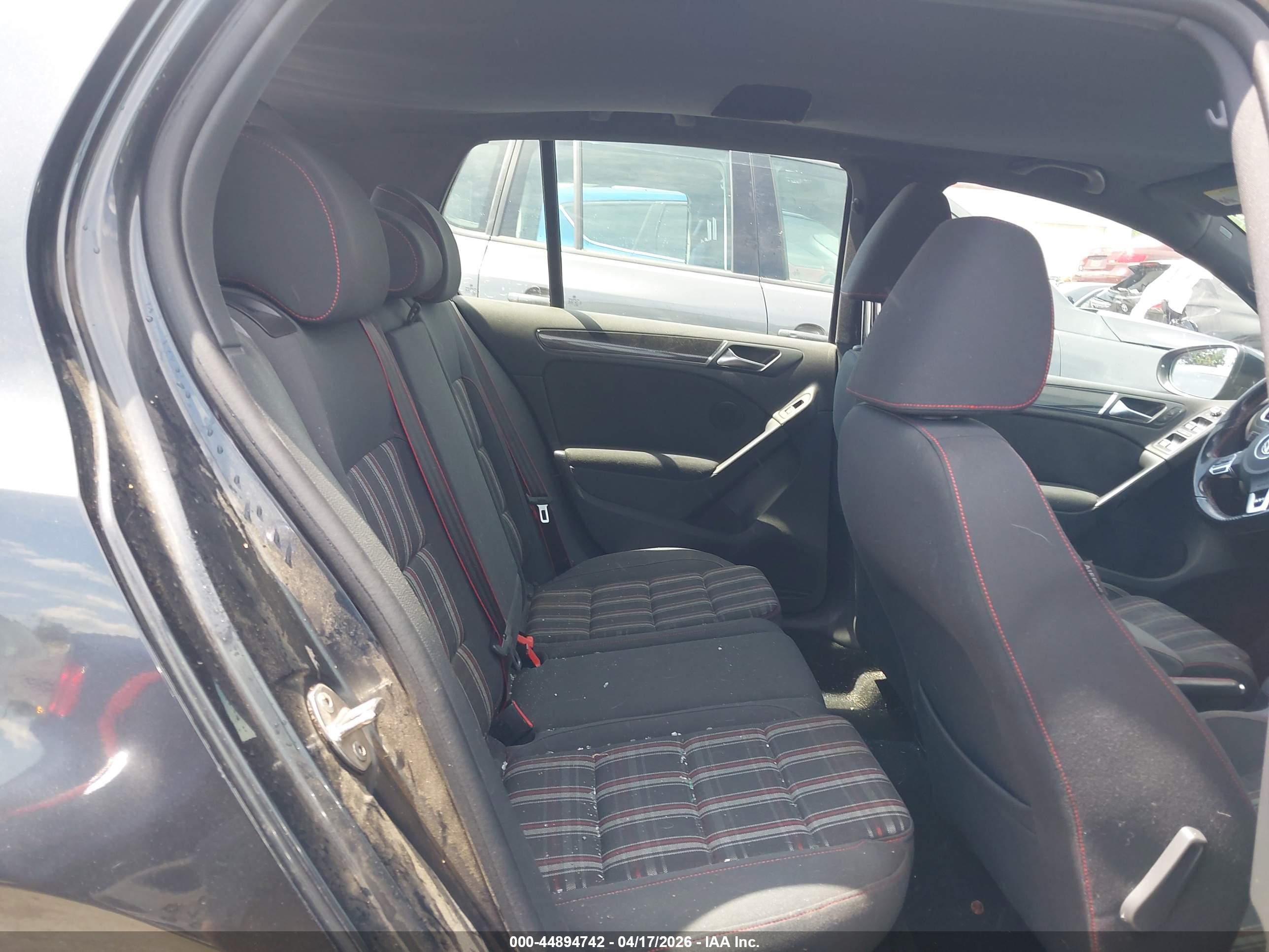 VOLKSWAGEN GTI image 8