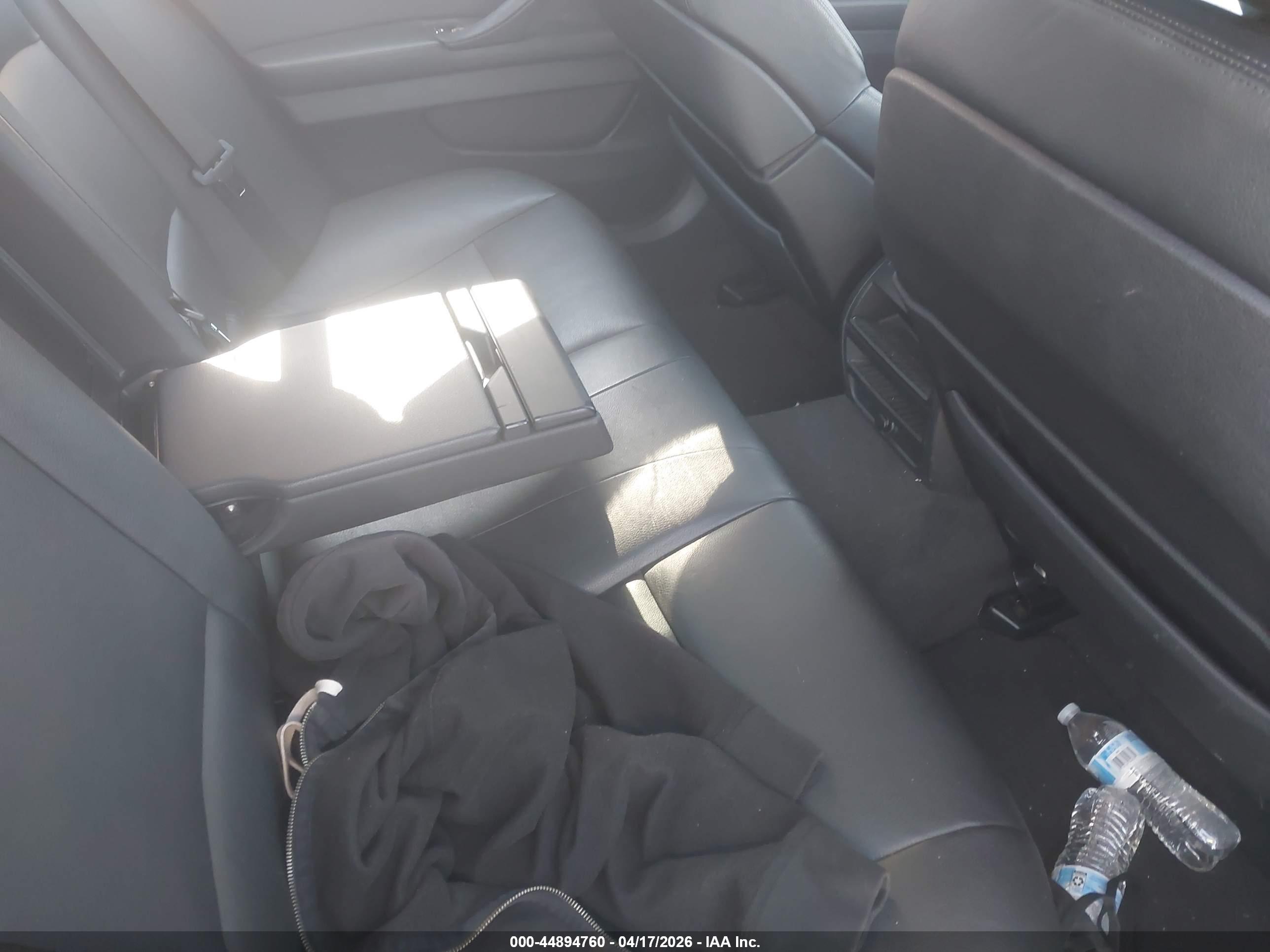 BMW 550I image 8