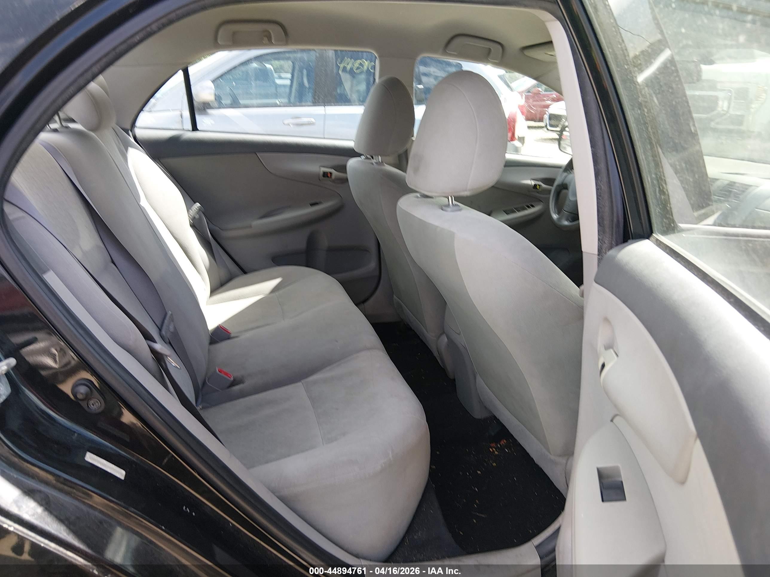 TOYOTA COROLLA image 8