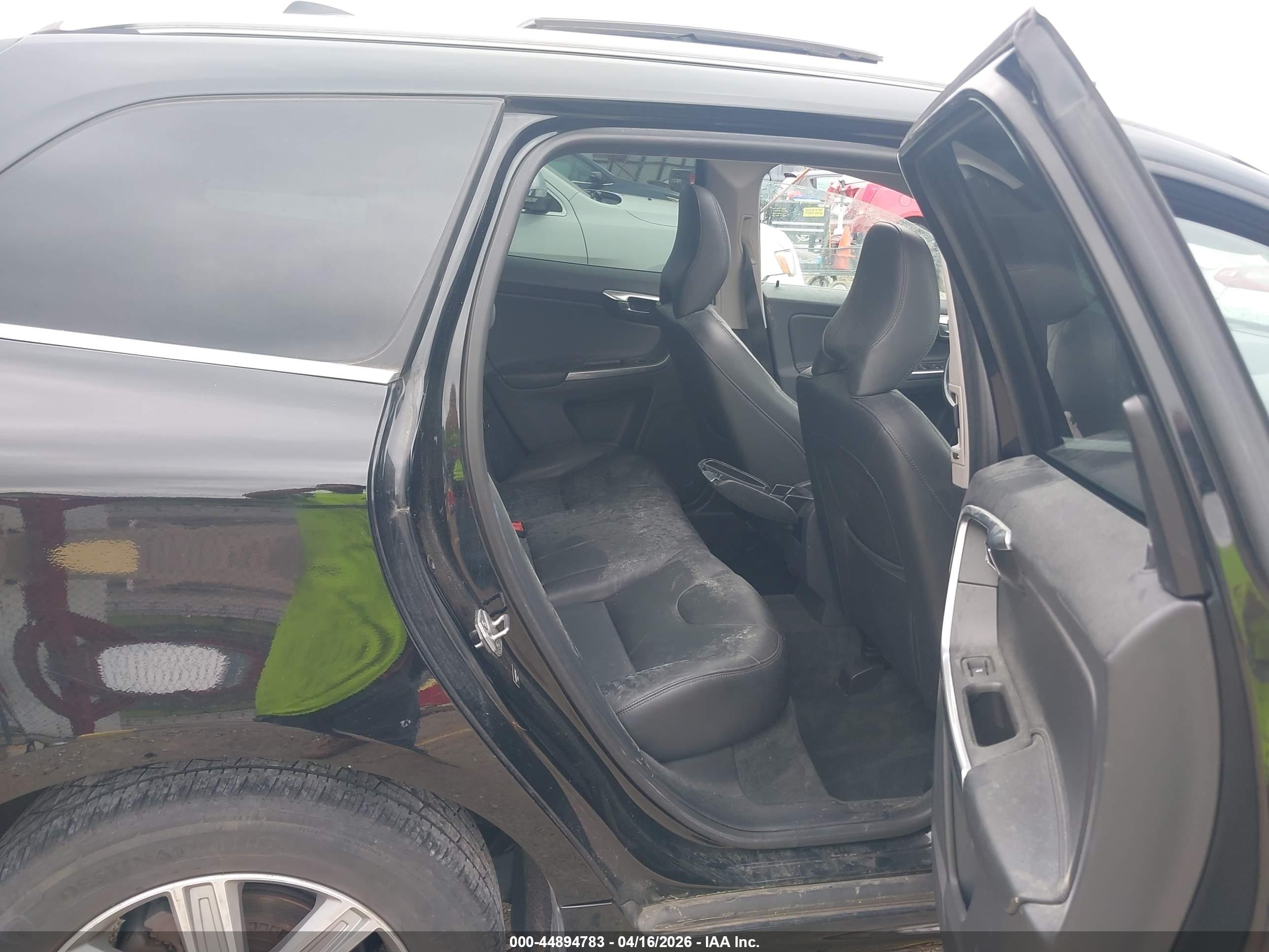 VOLVO XC60 image 8