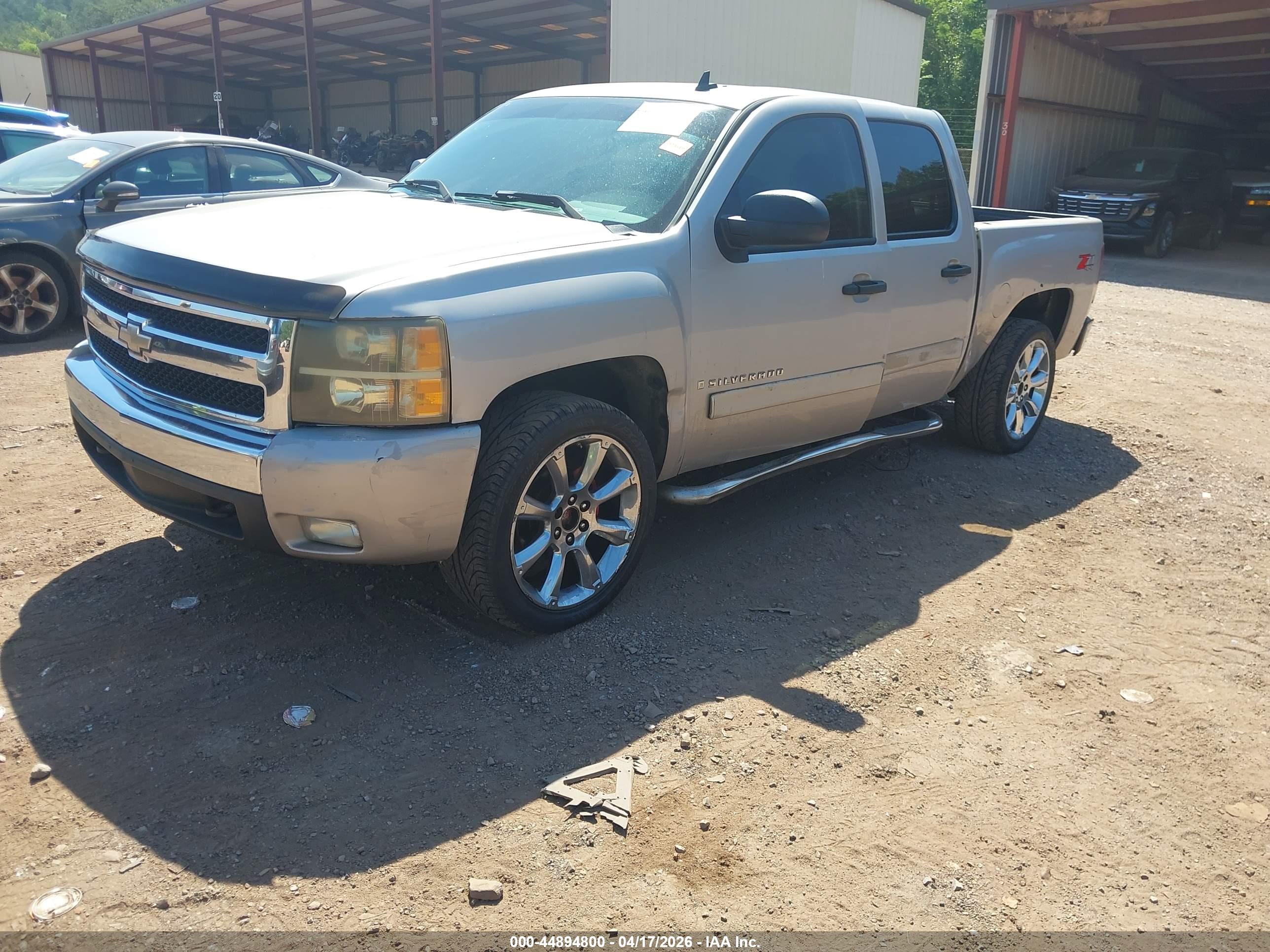 CHEVROLET SILVERADO image 2