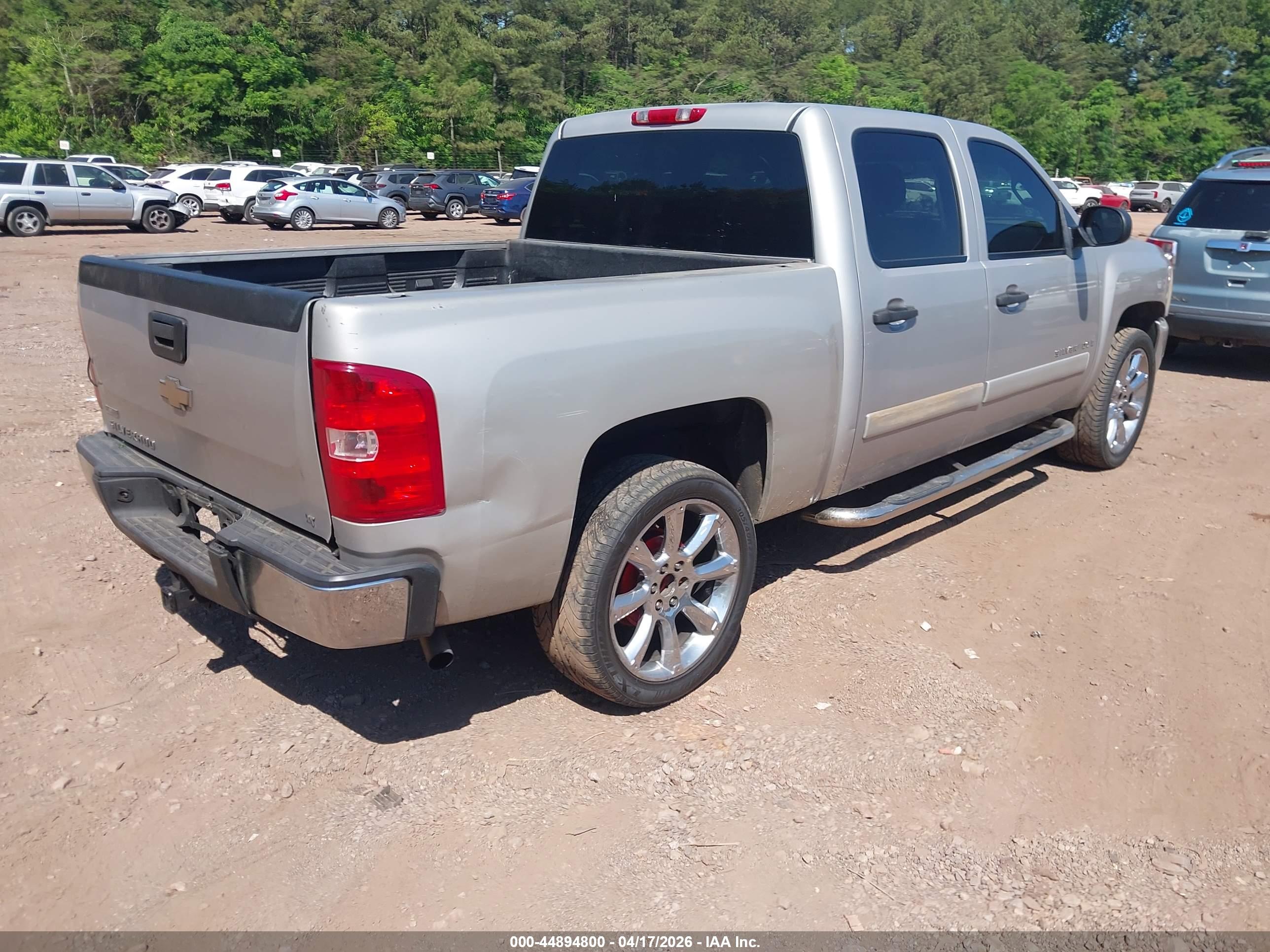 CHEVROLET SILVERADO image 4