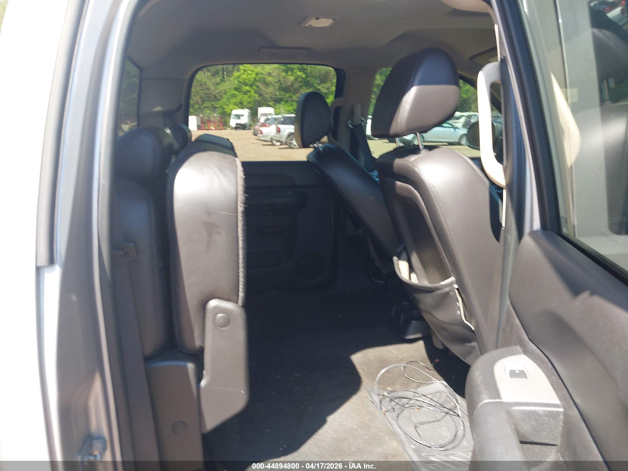 CHEVROLET SILVERADO image 8