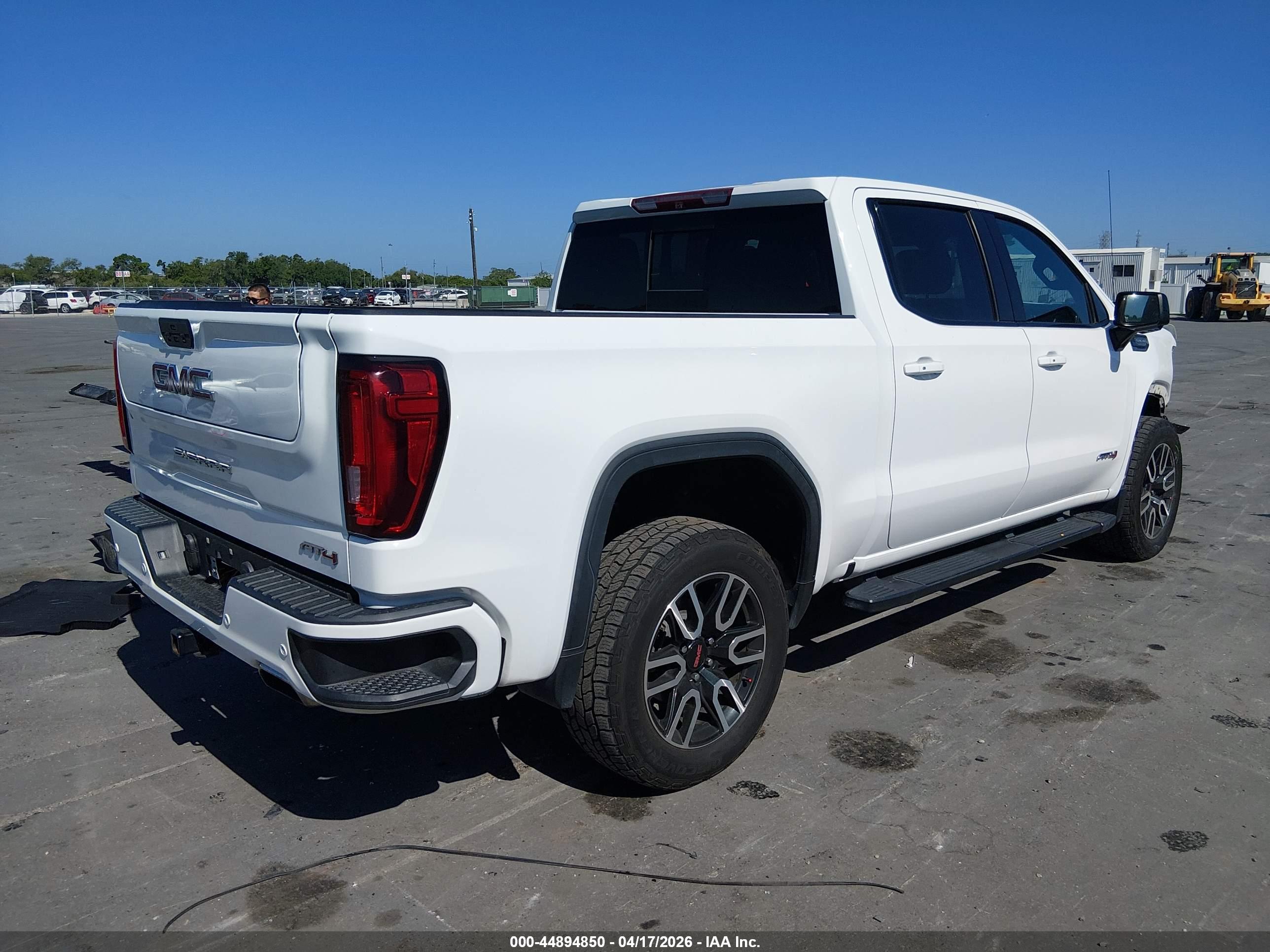 GMC SIERRA image 4