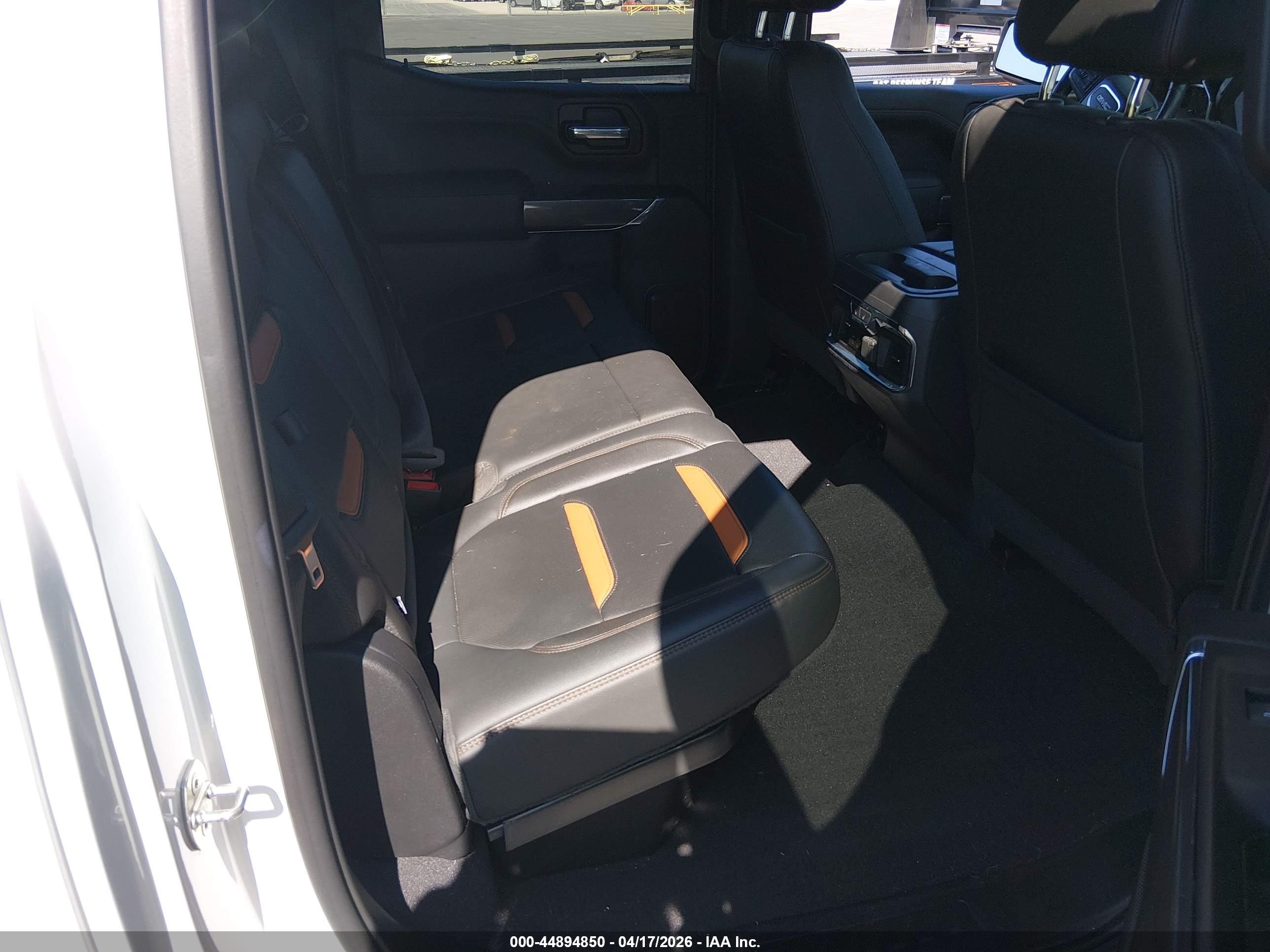 GMC SIERRA image 8