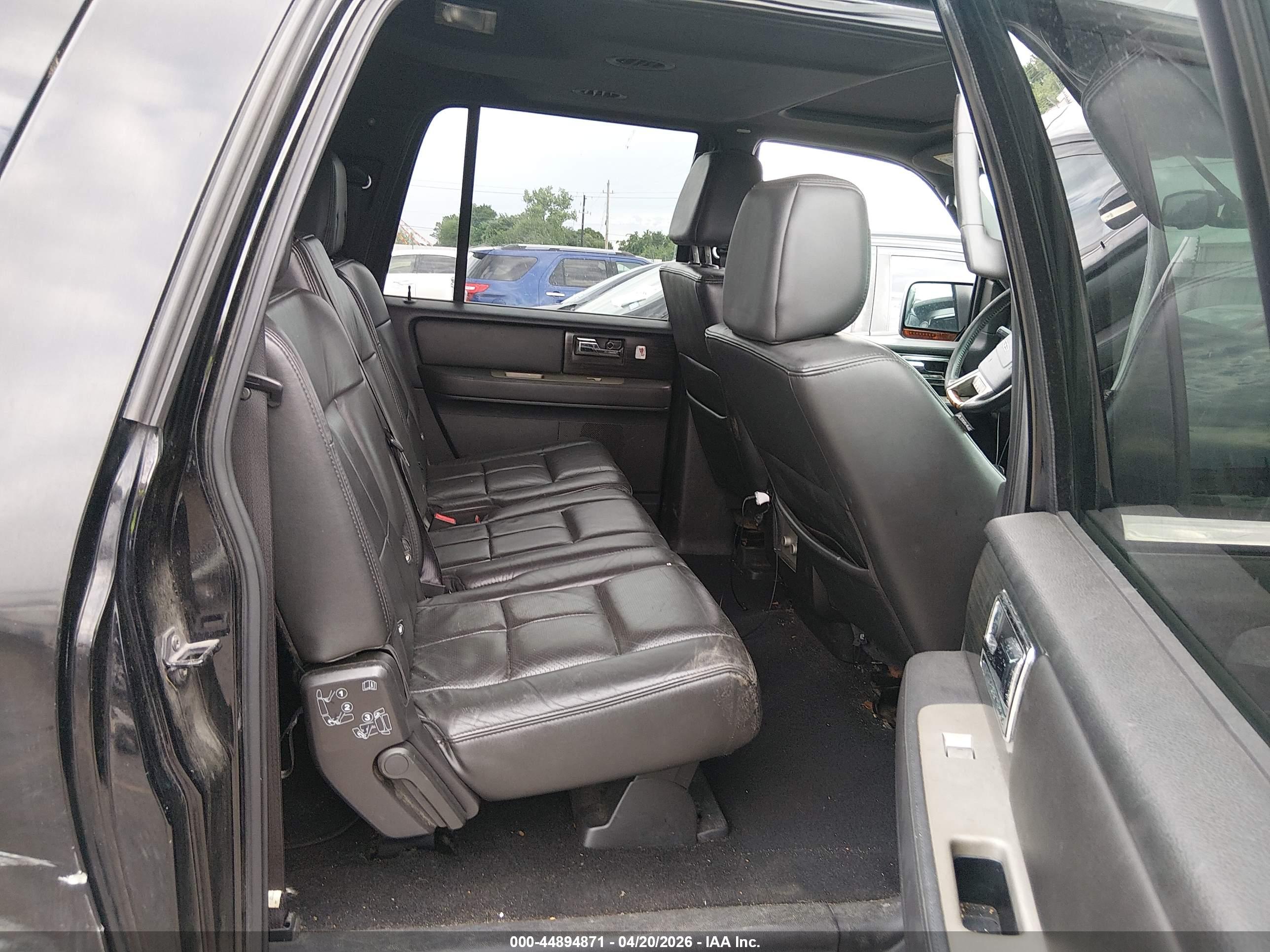 LINCOLN NAVIGATOR image 8