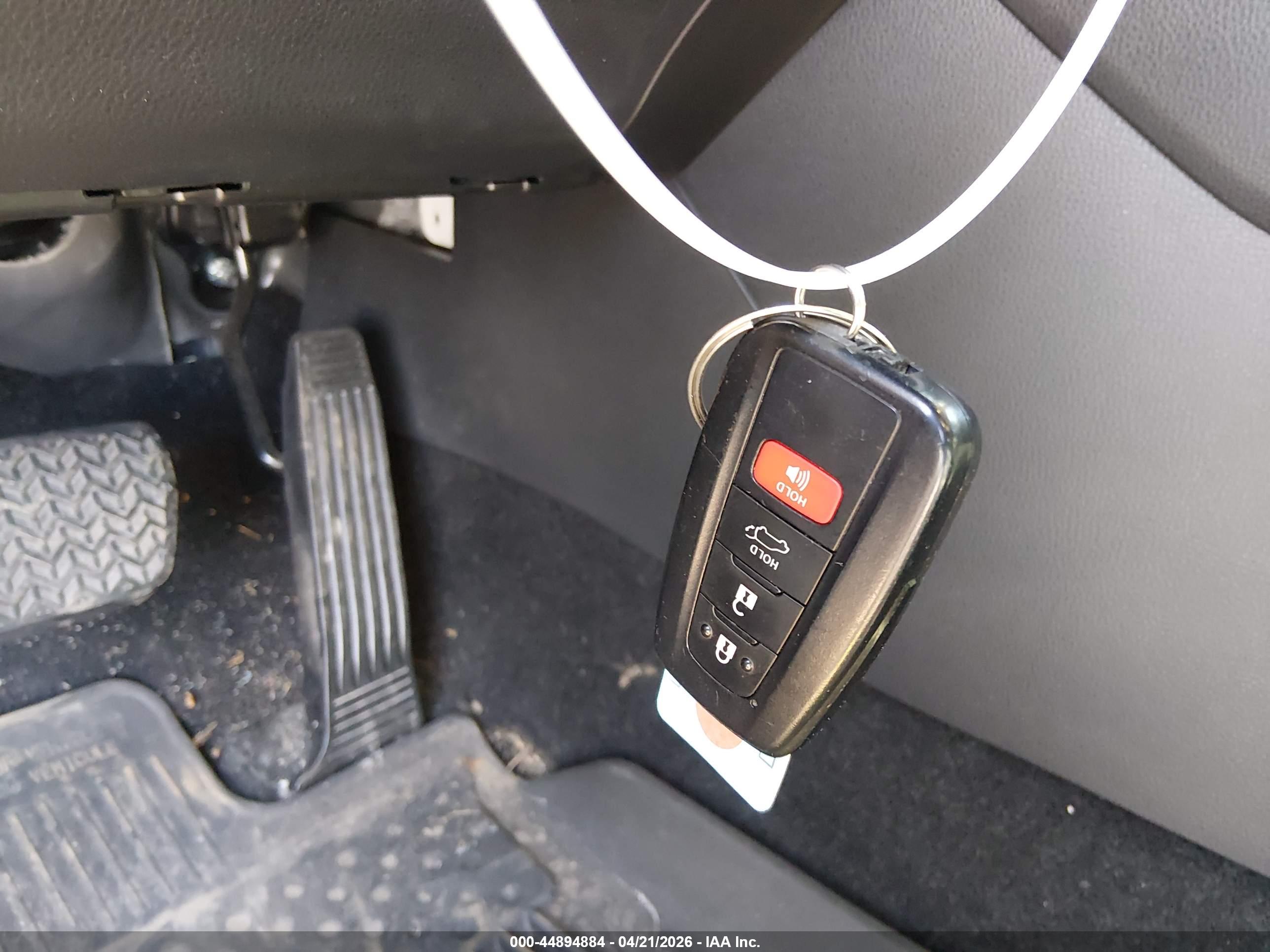TOYOTA RAV4 image 11