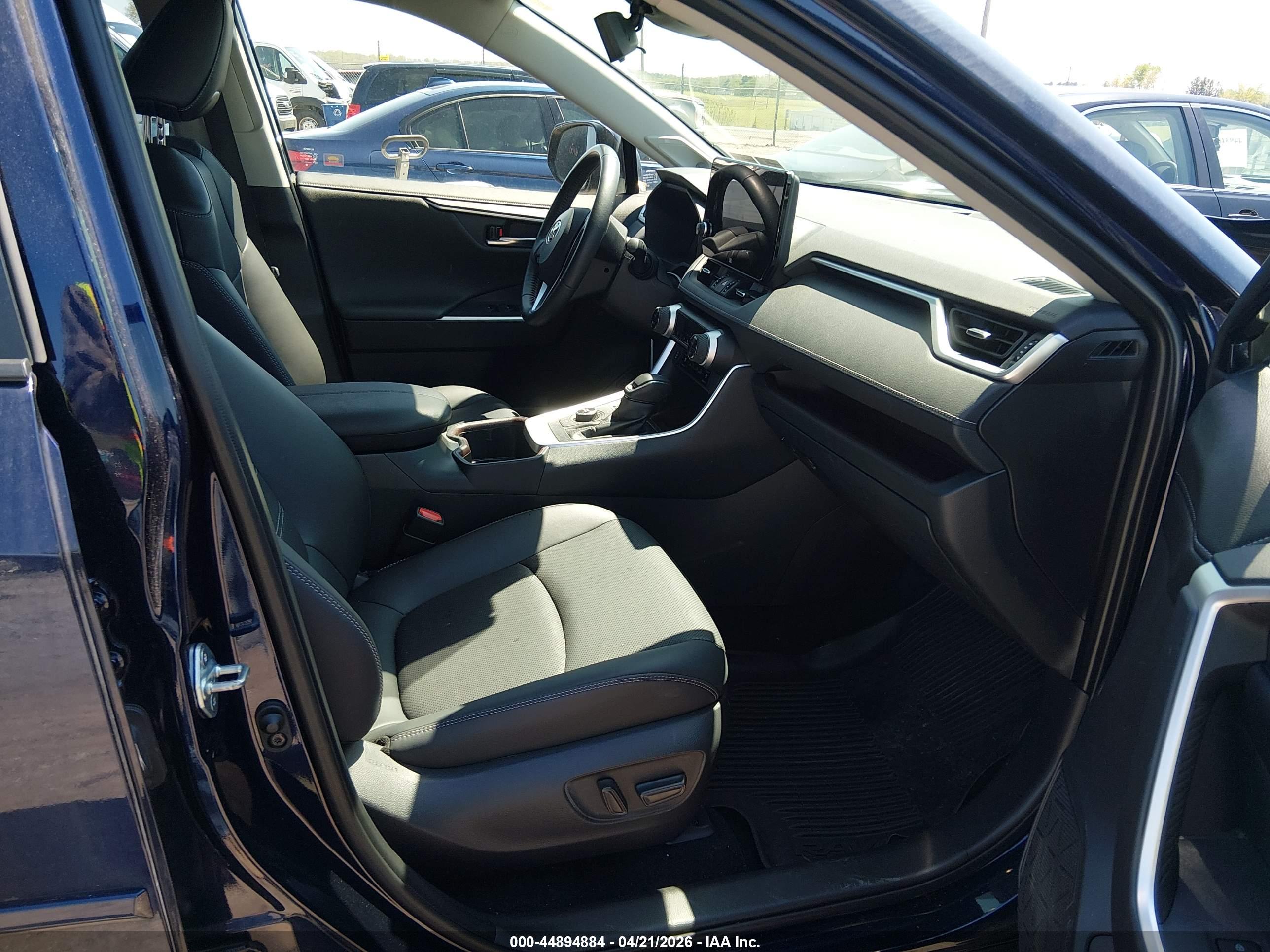 TOYOTA RAV4 image 5