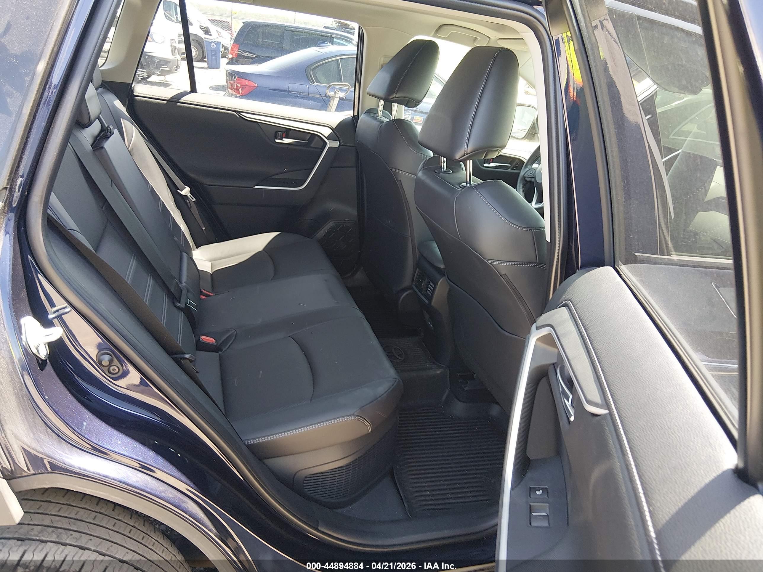 TOYOTA RAV4 image 8