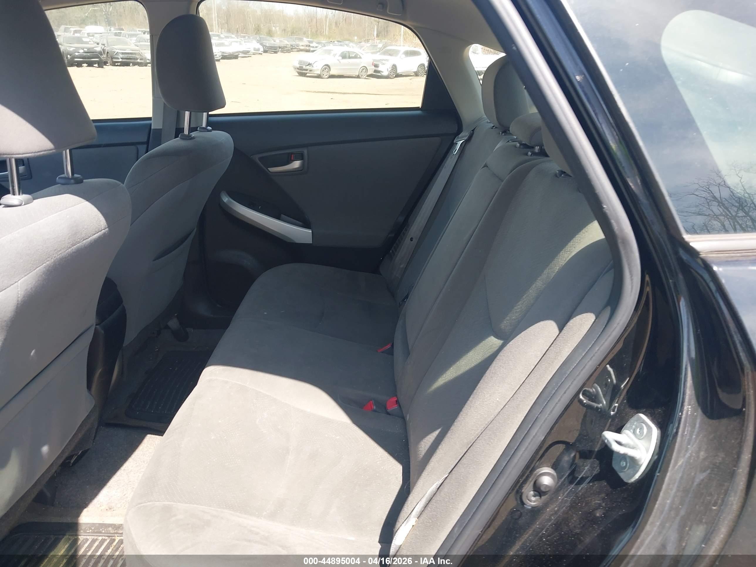 TOYOTA PRIUS image 8