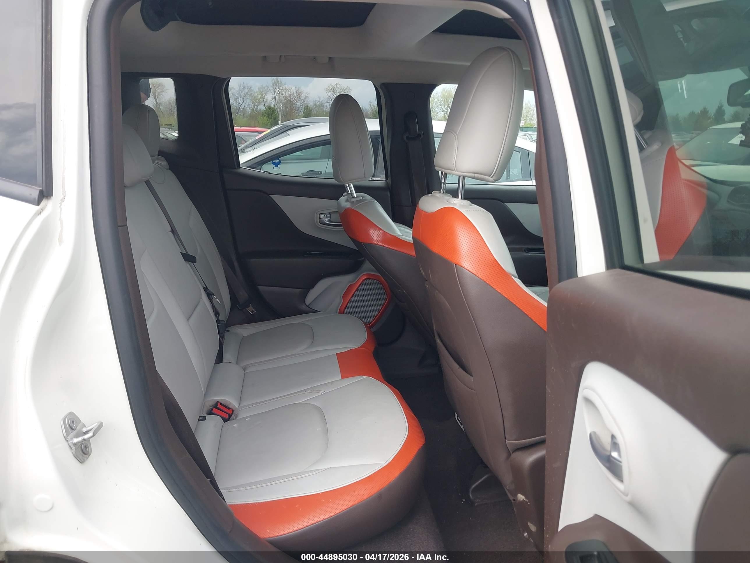 JEEP RENEGADE image 8