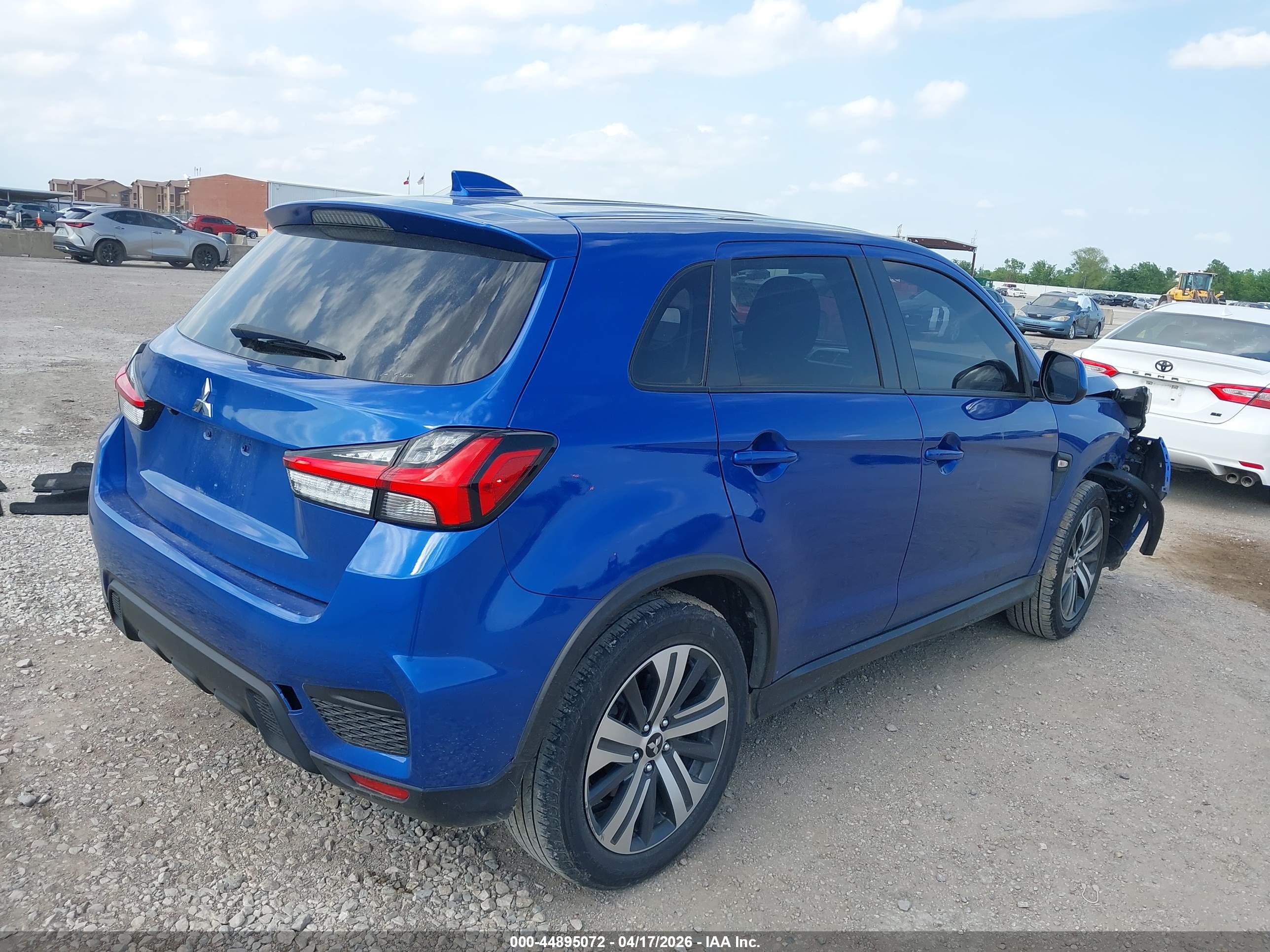 MITSUBISHI OUTLANDER image 4