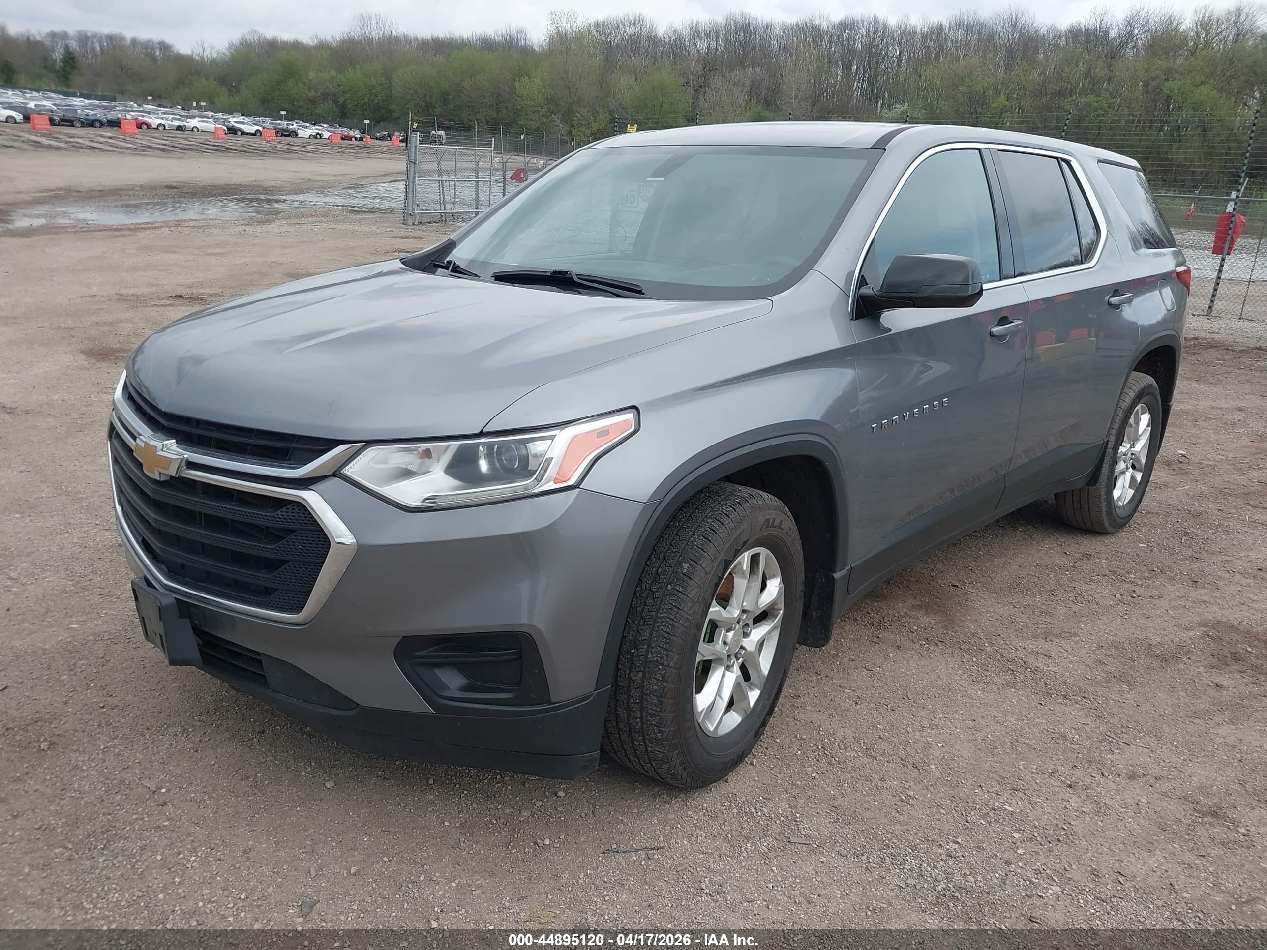 CHEVROLET TRAVERSE image 2