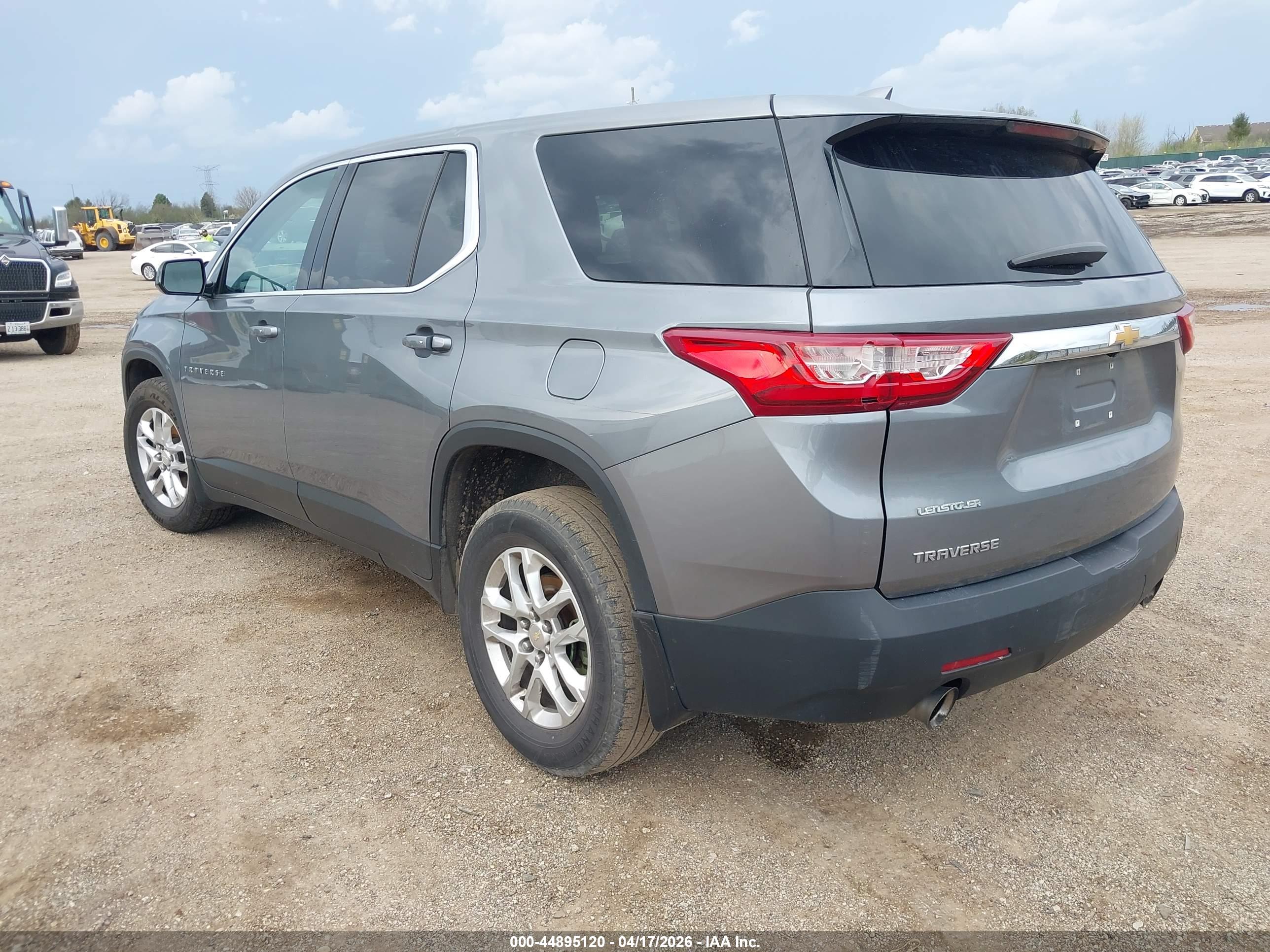 CHEVROLET TRAVERSE image 3