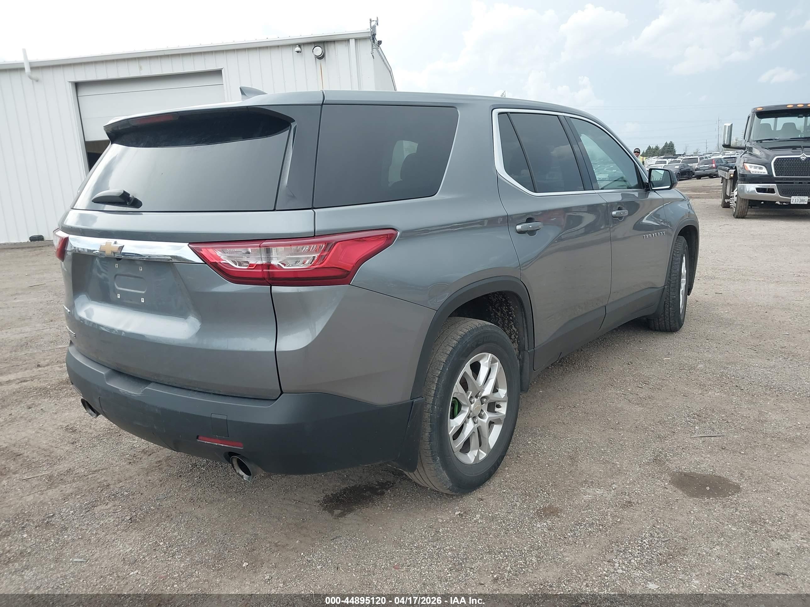 CHEVROLET TRAVERSE image 4
