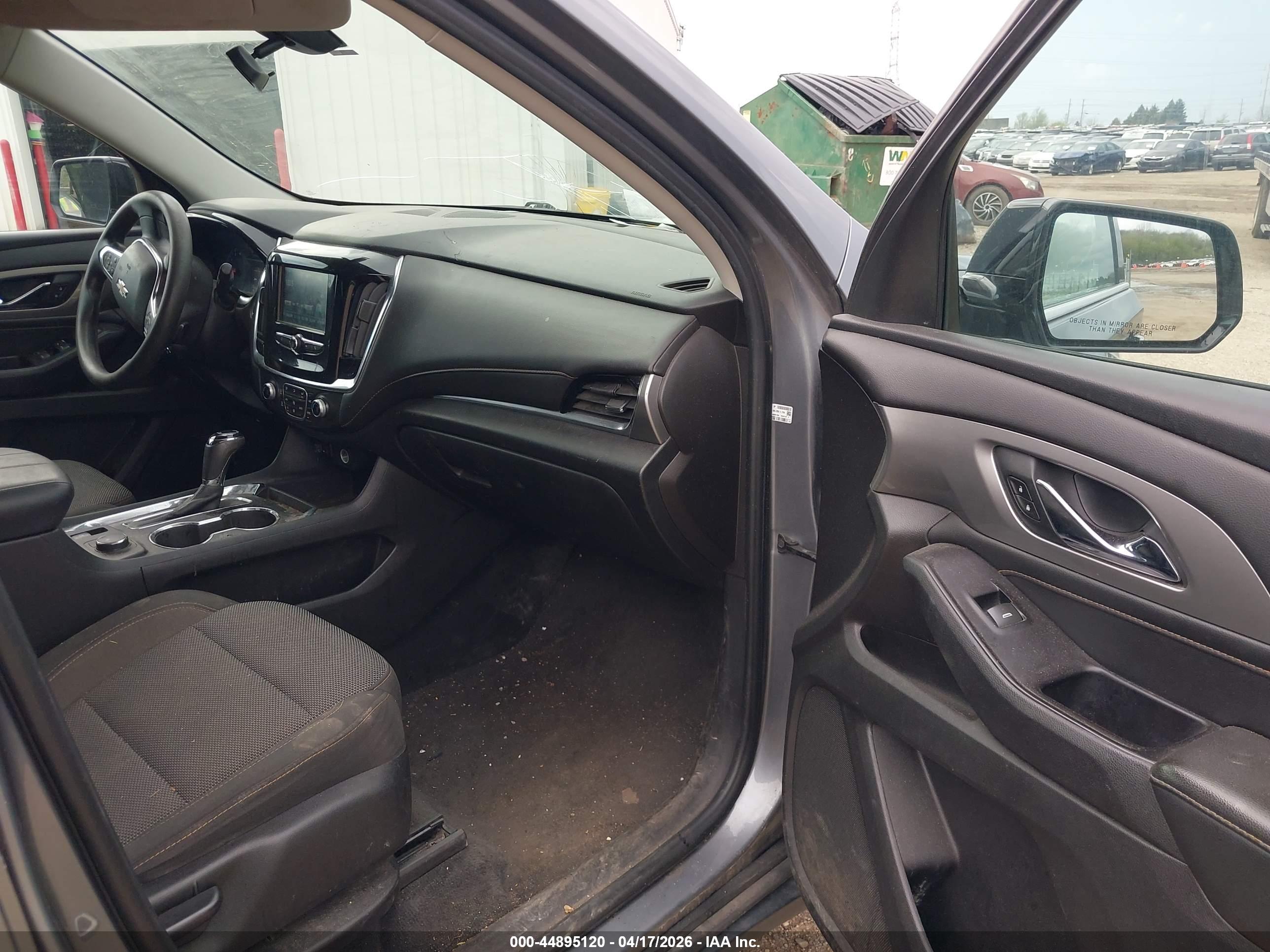 CHEVROLET TRAVERSE image 5
