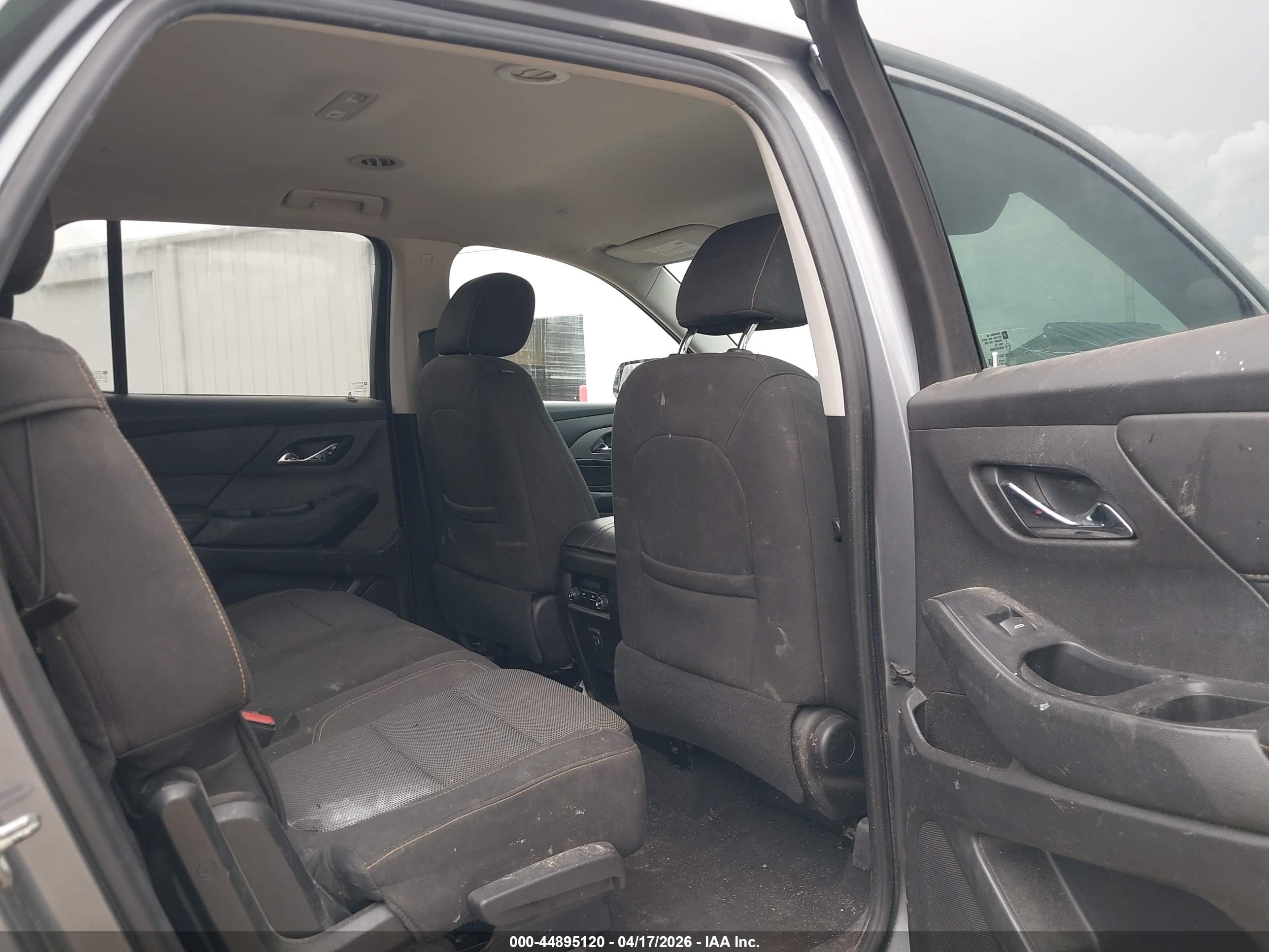 CHEVROLET TRAVERSE image 8