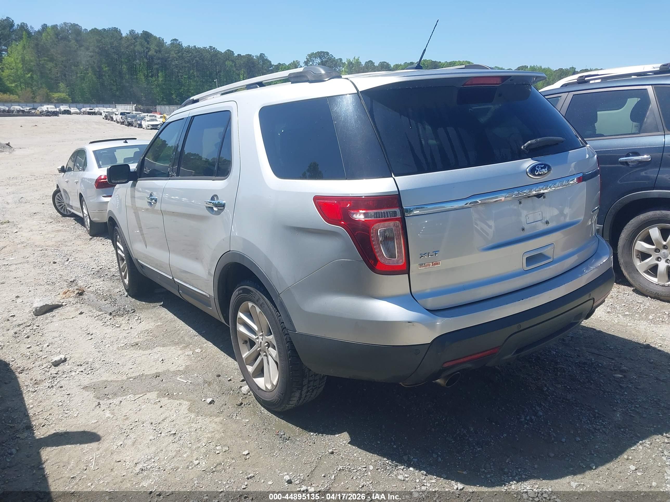 FORD EXPLORER image 3