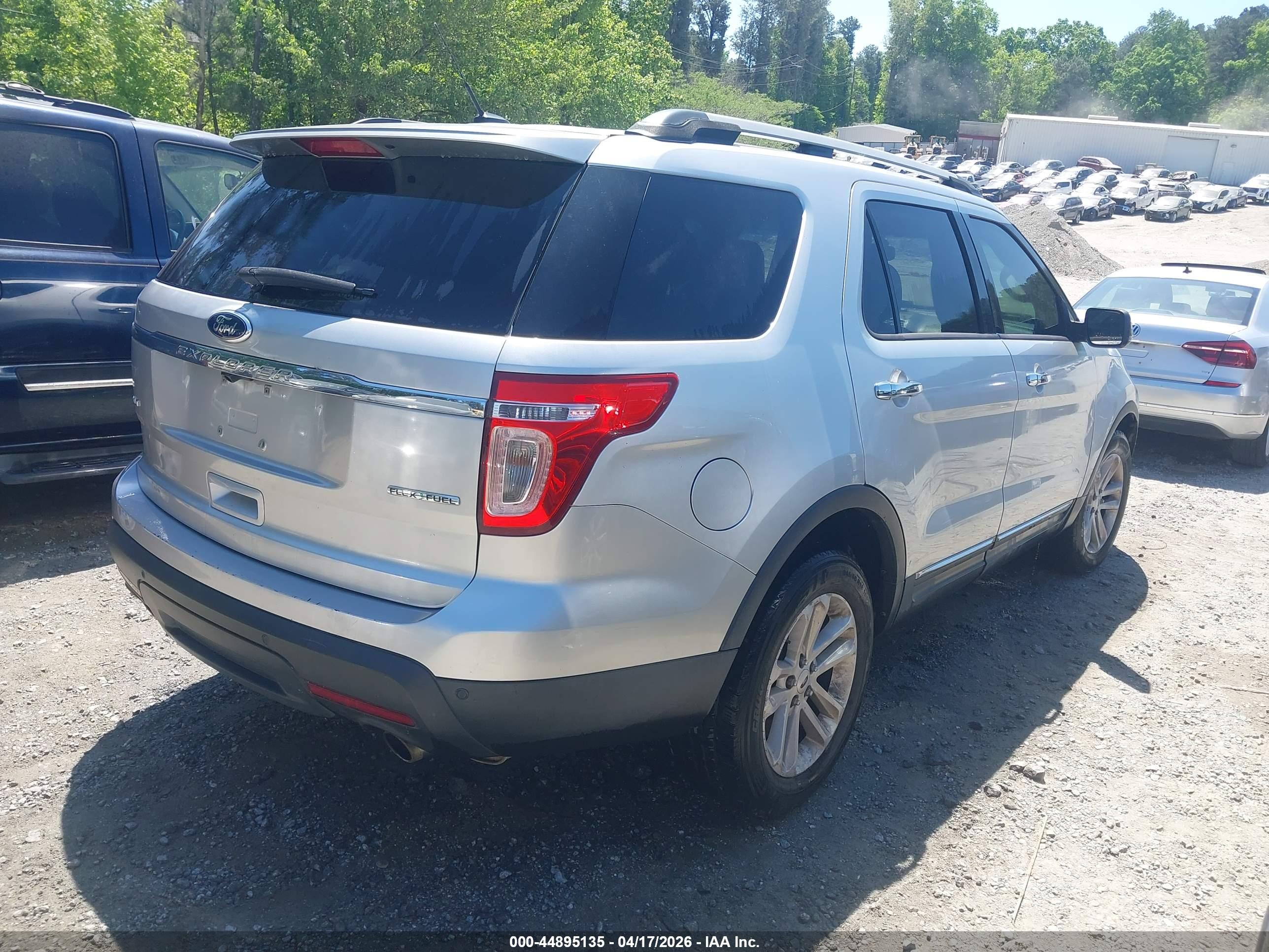 FORD EXPLORER image 4