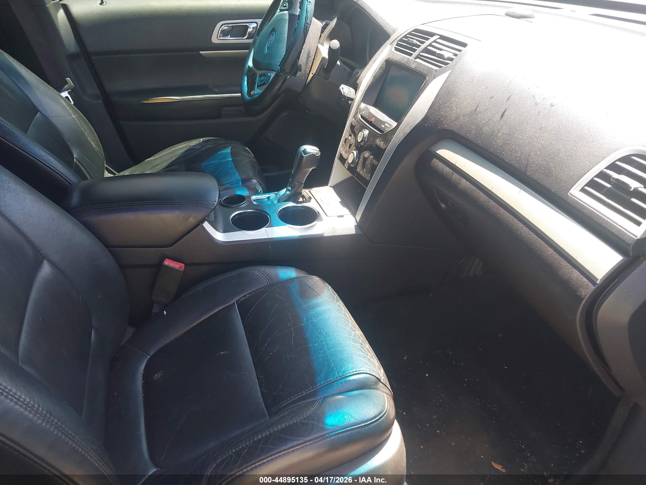 FORD EXPLORER image 5